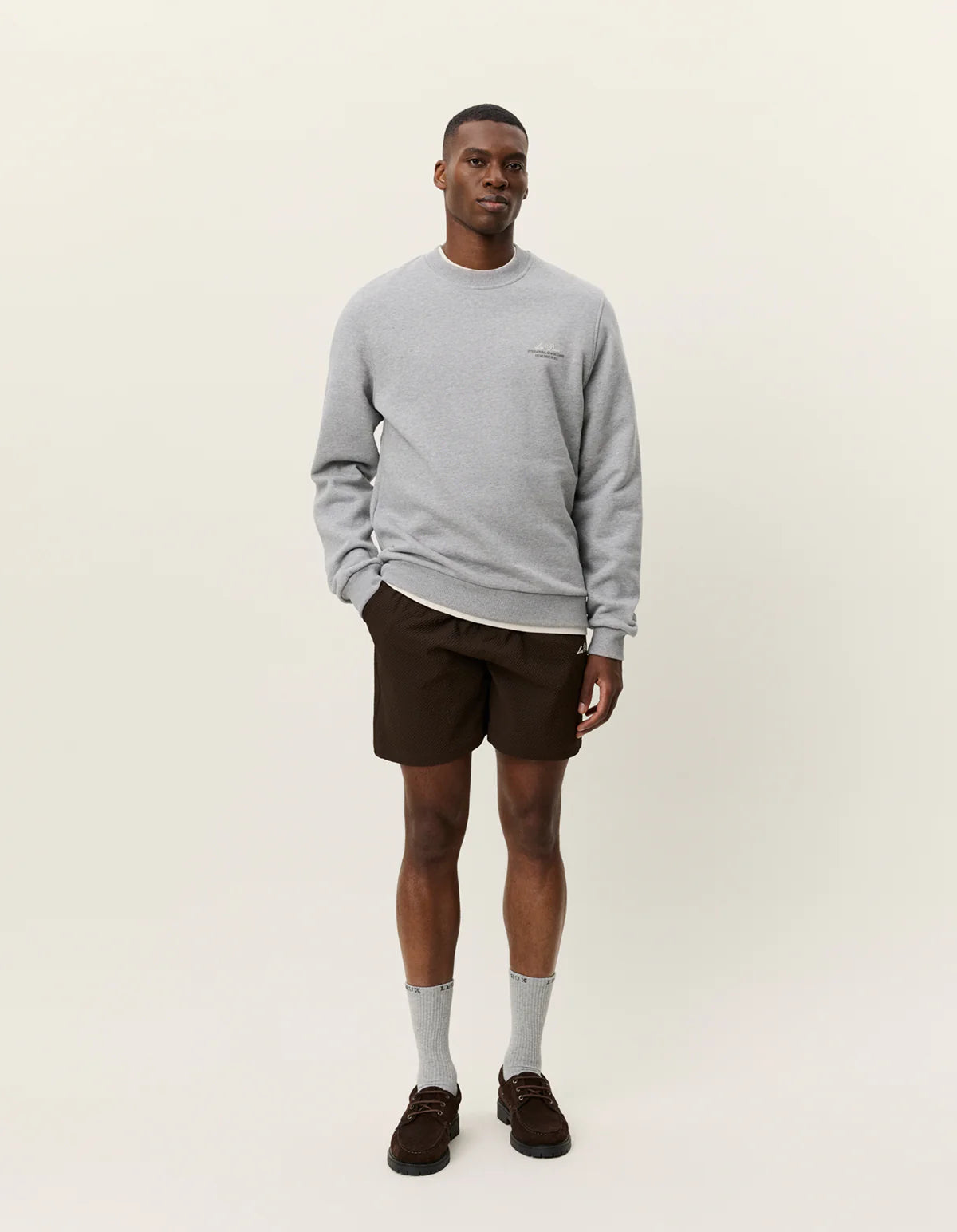 Les Deux miesten collegepaita Ben Globe Sweatshirt, vaaleanharmaa