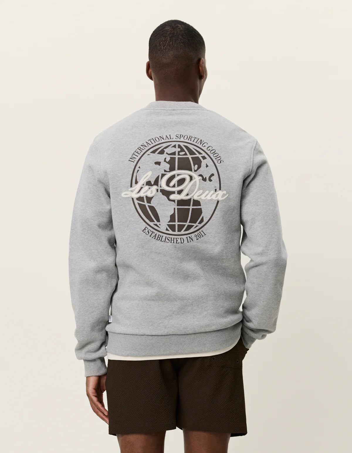 Les Deux miesten collegepaita Ben Globe Sweatshirt, vaaleanharmaa