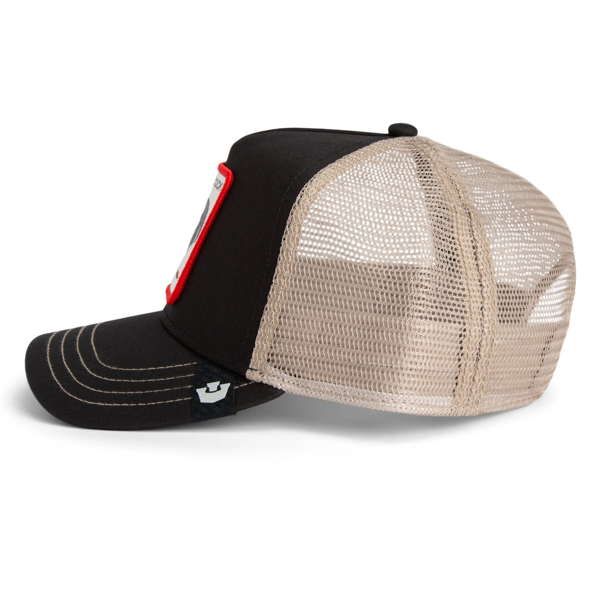 Goorin Bros lippis Rooster Trucker Black, musta on mustapohjainen etuosalta tiivis, taustapuoli beige verkkokangasta hengittävyydellä ja suorakaiteen muotoinen merkki edessä.