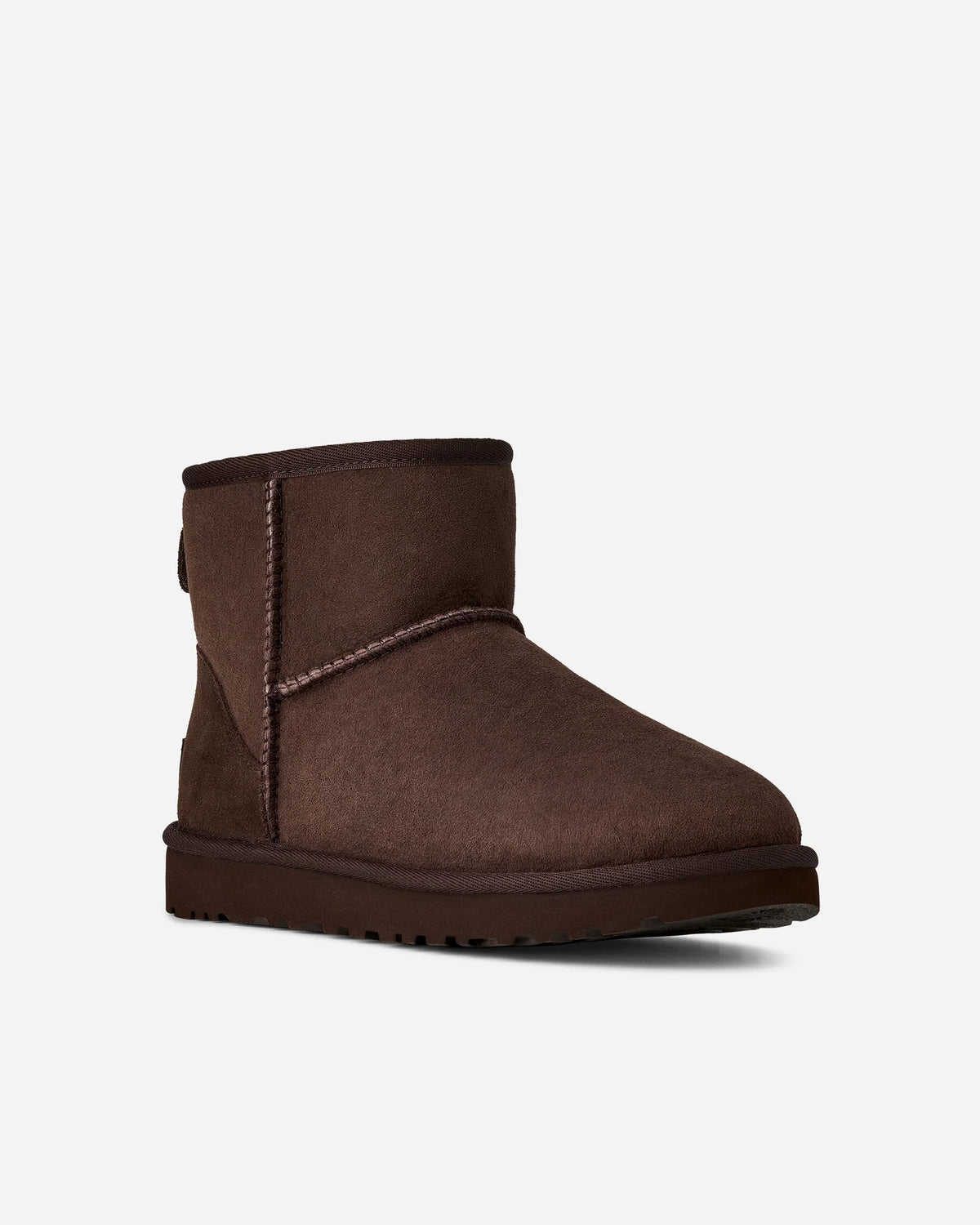 UGG naisten kengät Classic Mini II, tummanruskea, lyhytvartiset nilkkurit, pehmeäpintainen varsi, pyöreä kärki ja paksu ruskea pohja