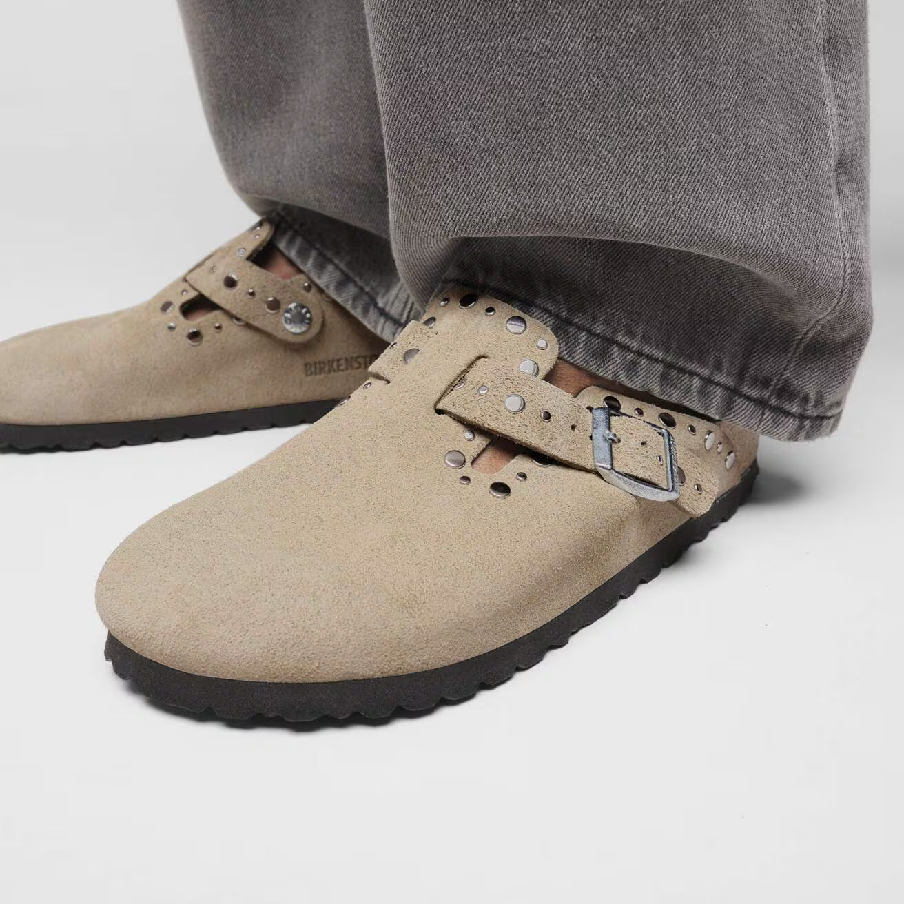 Birkenstock naisten pistokkaat Boston Rivets, ruskeanharmaa