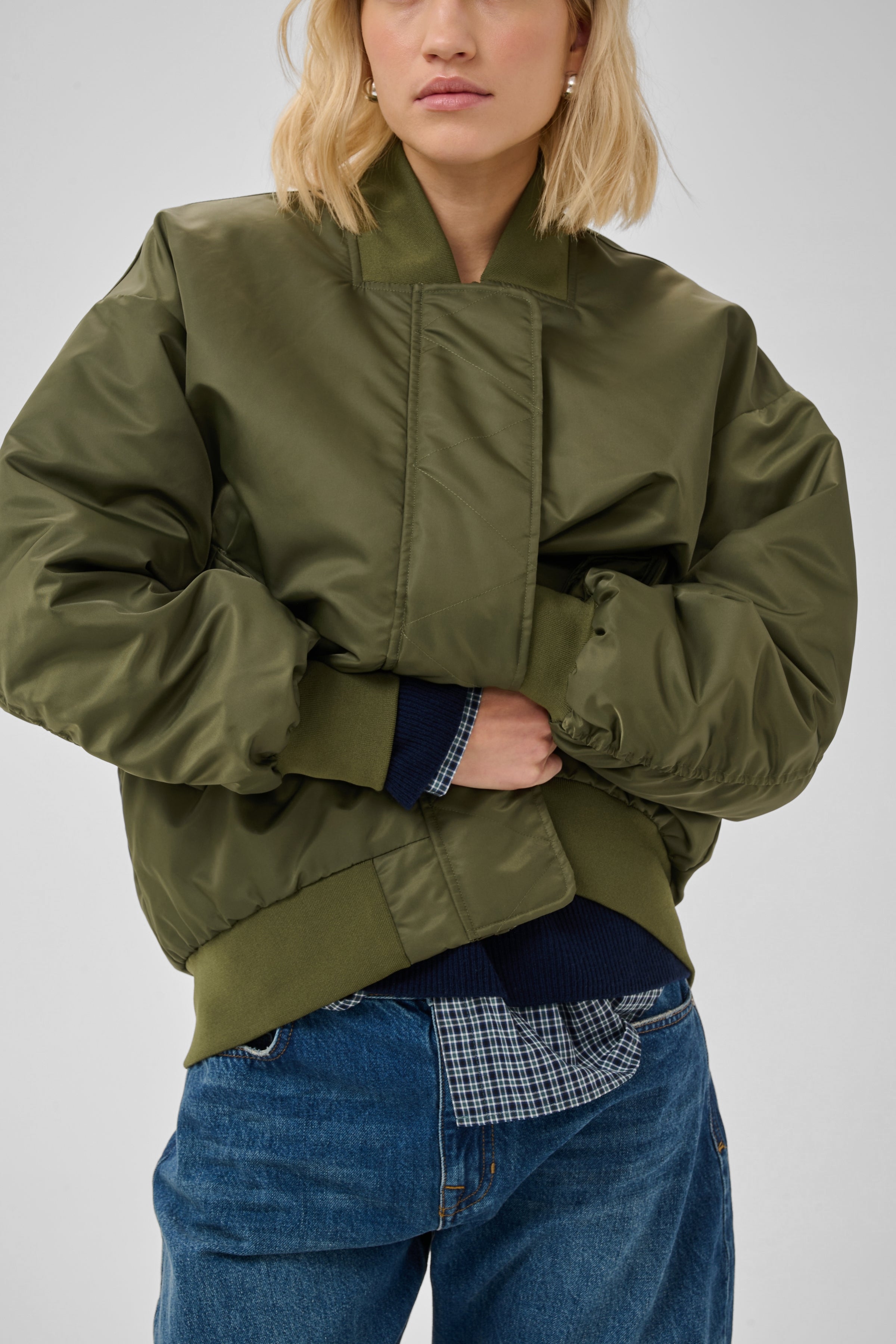 MY ESSENTIAL WARDROBE naisten takki HelgaMW Bomber Jacket, tummanvihreä