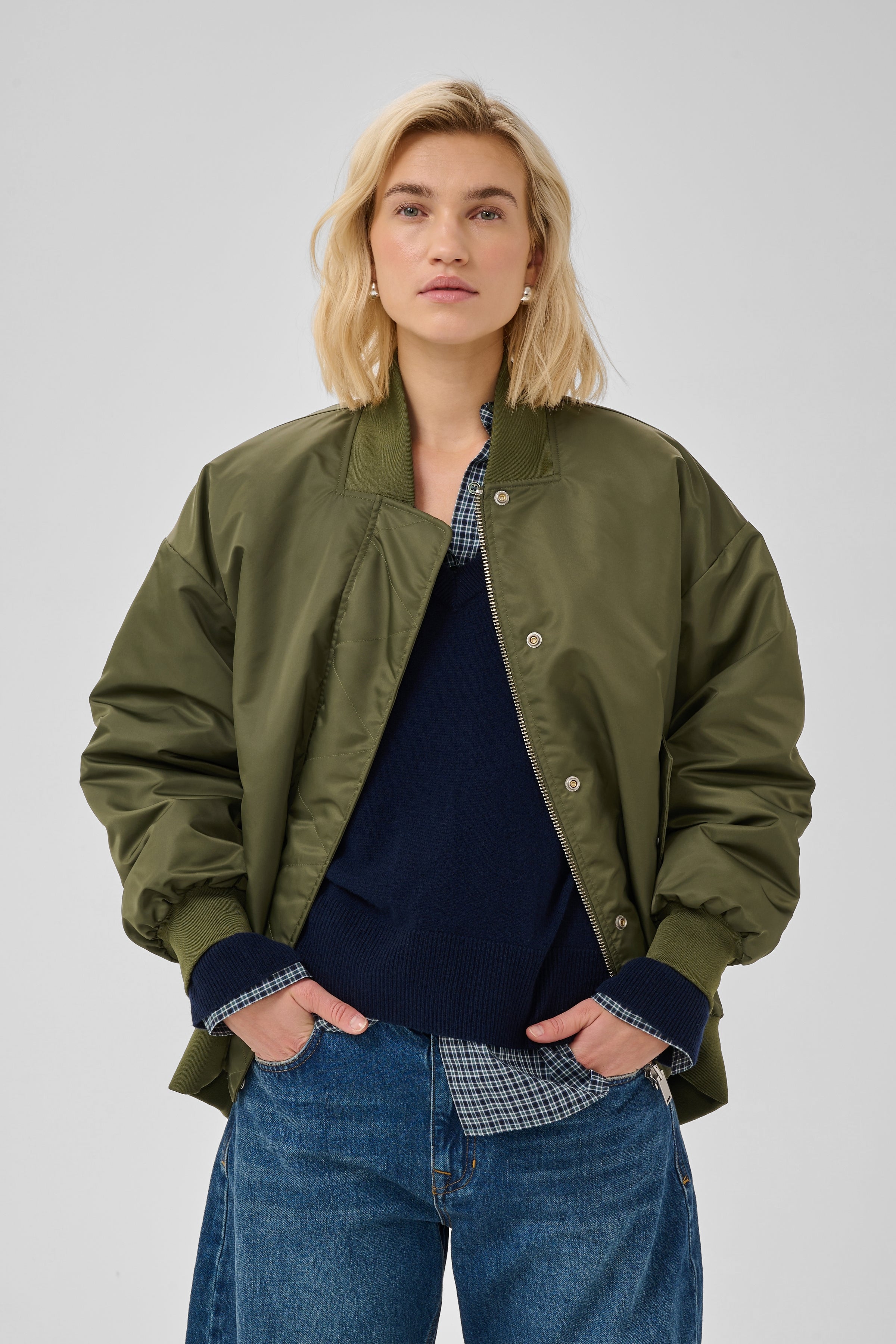 MY ESSENTIAL WARDROBE naisten takki HelgaMW Bomber Jacket, tummanvihreä