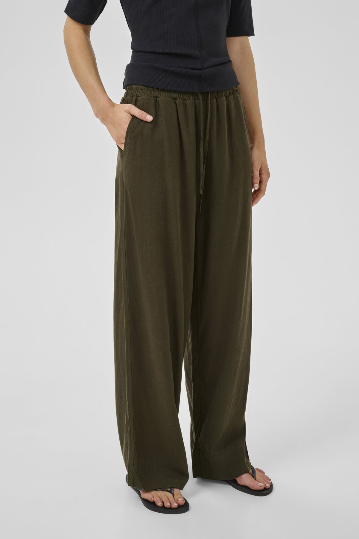My Essential Wardrobe naisten suorat housut Dias Pant, tummanvihreä