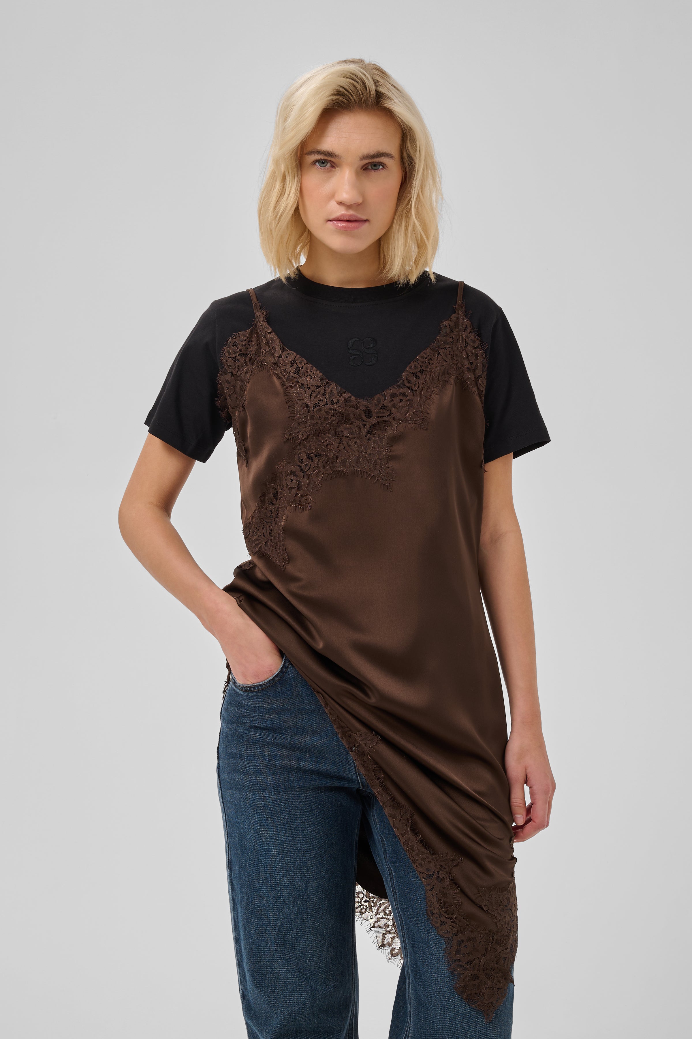 My Essential Wardrobe naisten mekko Brenda Lace, tummanruskea