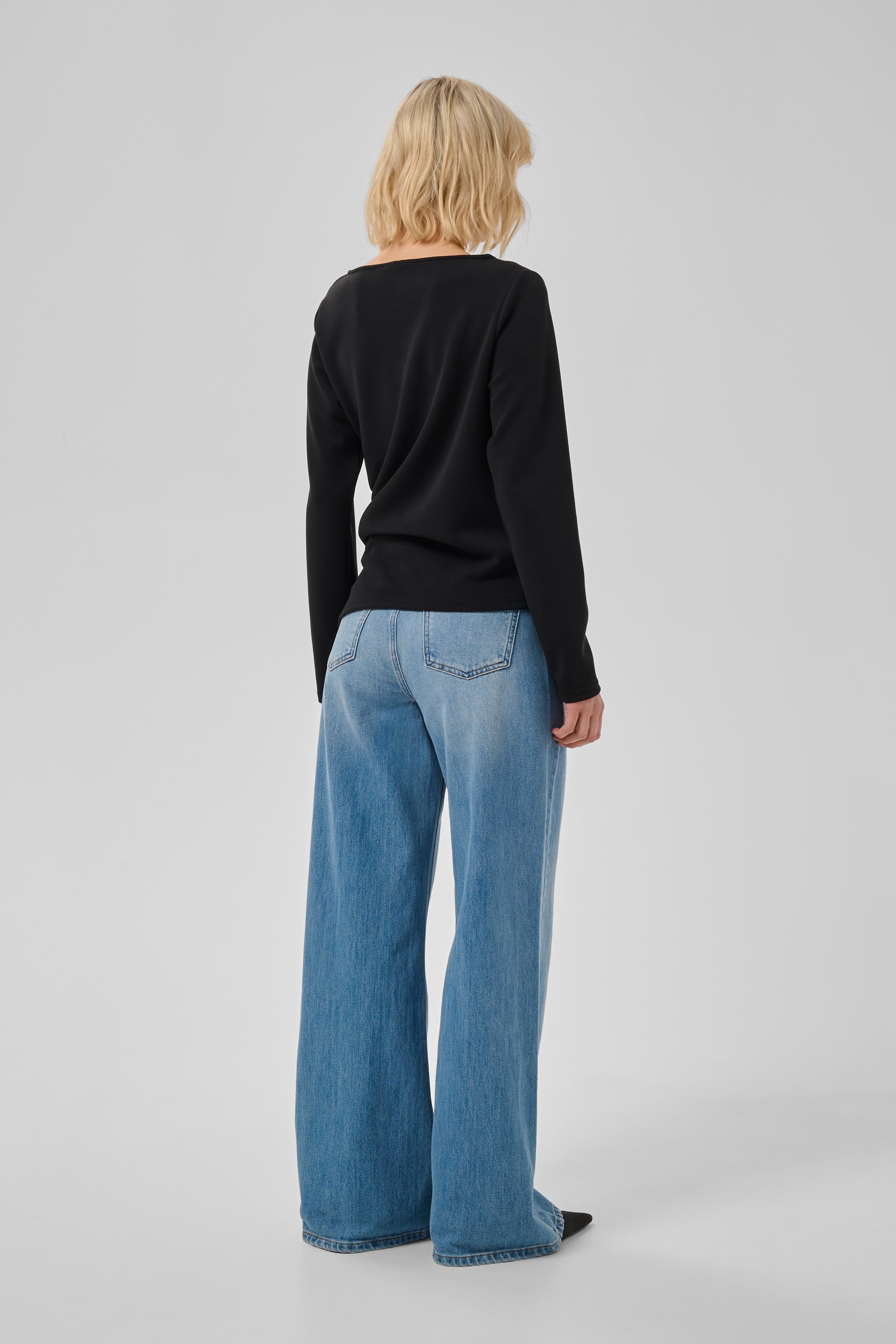 My Essential Wardrobe naisten pusero Helle, musta