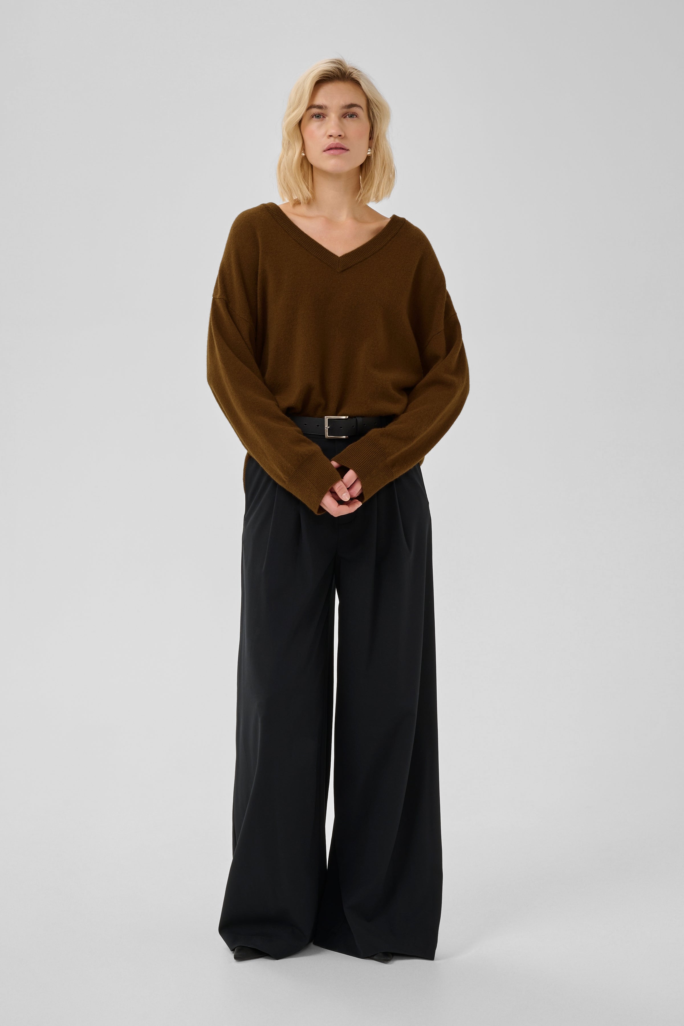 My Essential Wardrobe naisten neulepusero Jola V-Neck, konjakinruskea