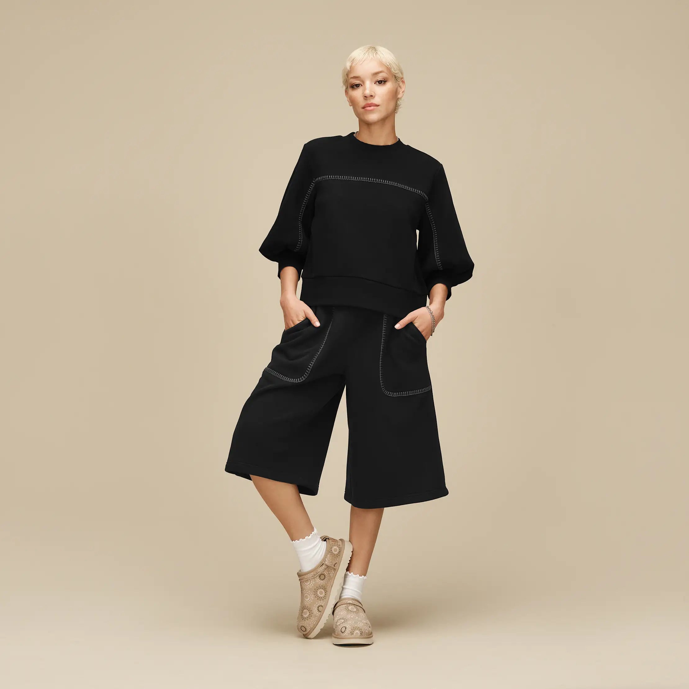 UGG naisten kengät Classic Micro Sun Stitch, hiekka