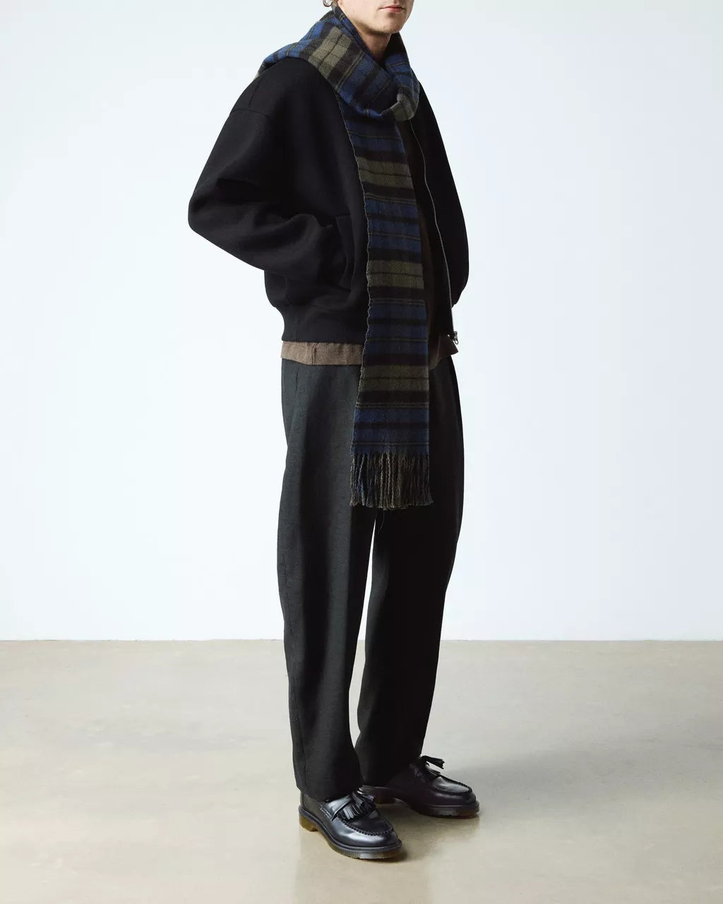 Dr. Martens miesten loaferit Adrian Tassel Loafer Mono Black Smooth, musta