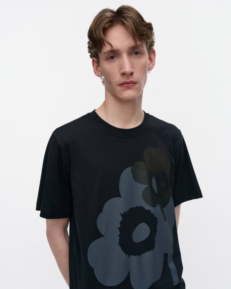 Marimekko unisex t-paita Embla Unikko Placement Kioski, musta kuosi