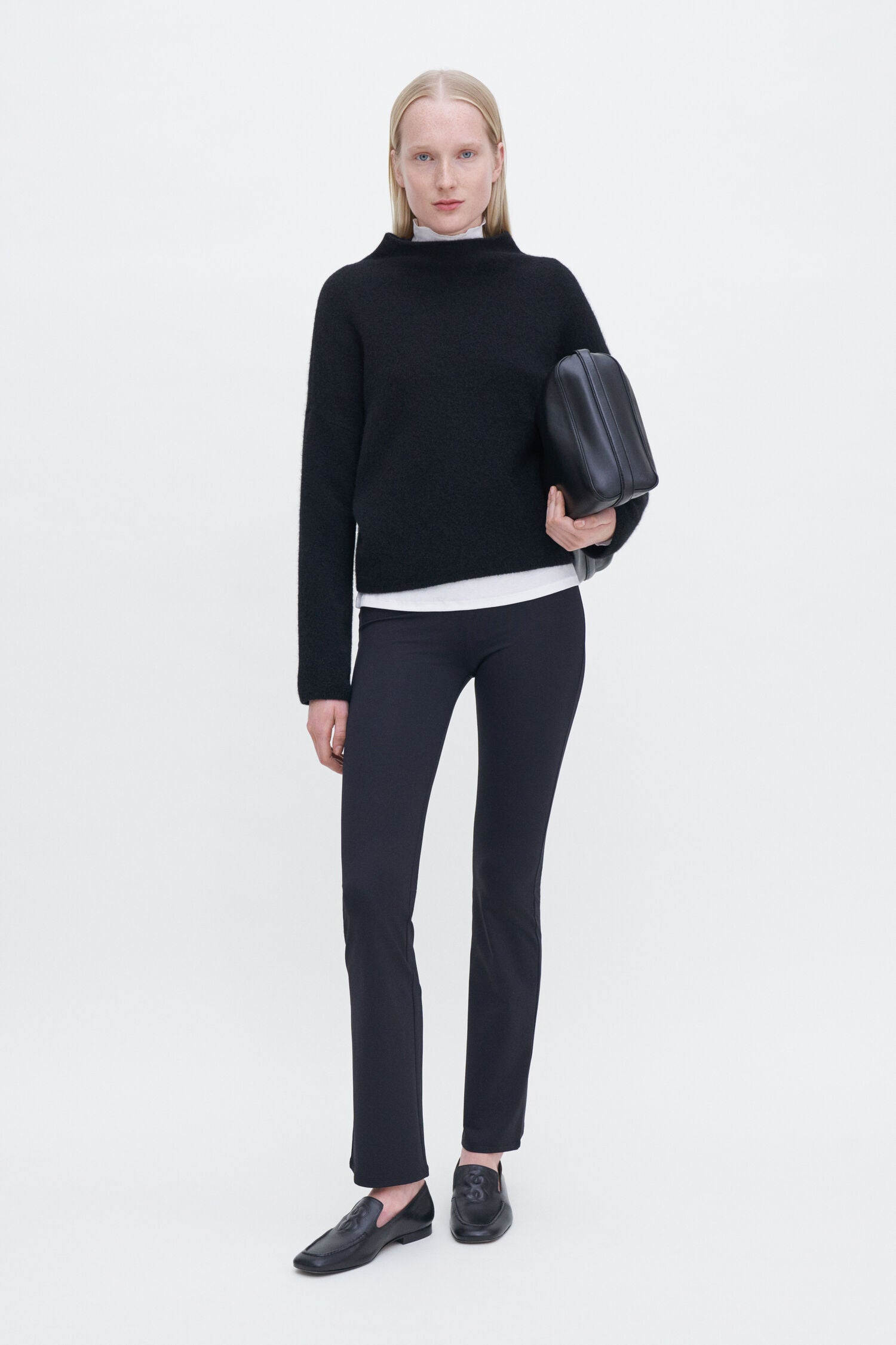 Filippa K naisten neulepusero Mika Yak Funnelneck Sweater, musta