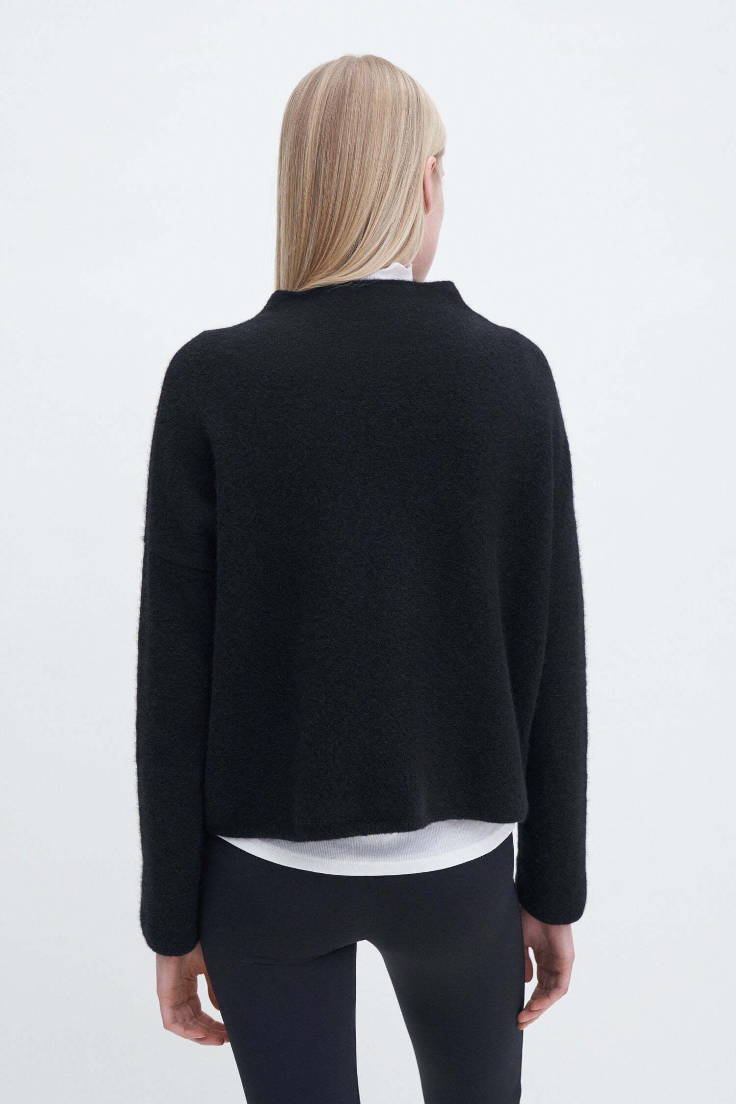 Filippa K naisten neulepusero Mika Yak Funnelneck Sweater, musta