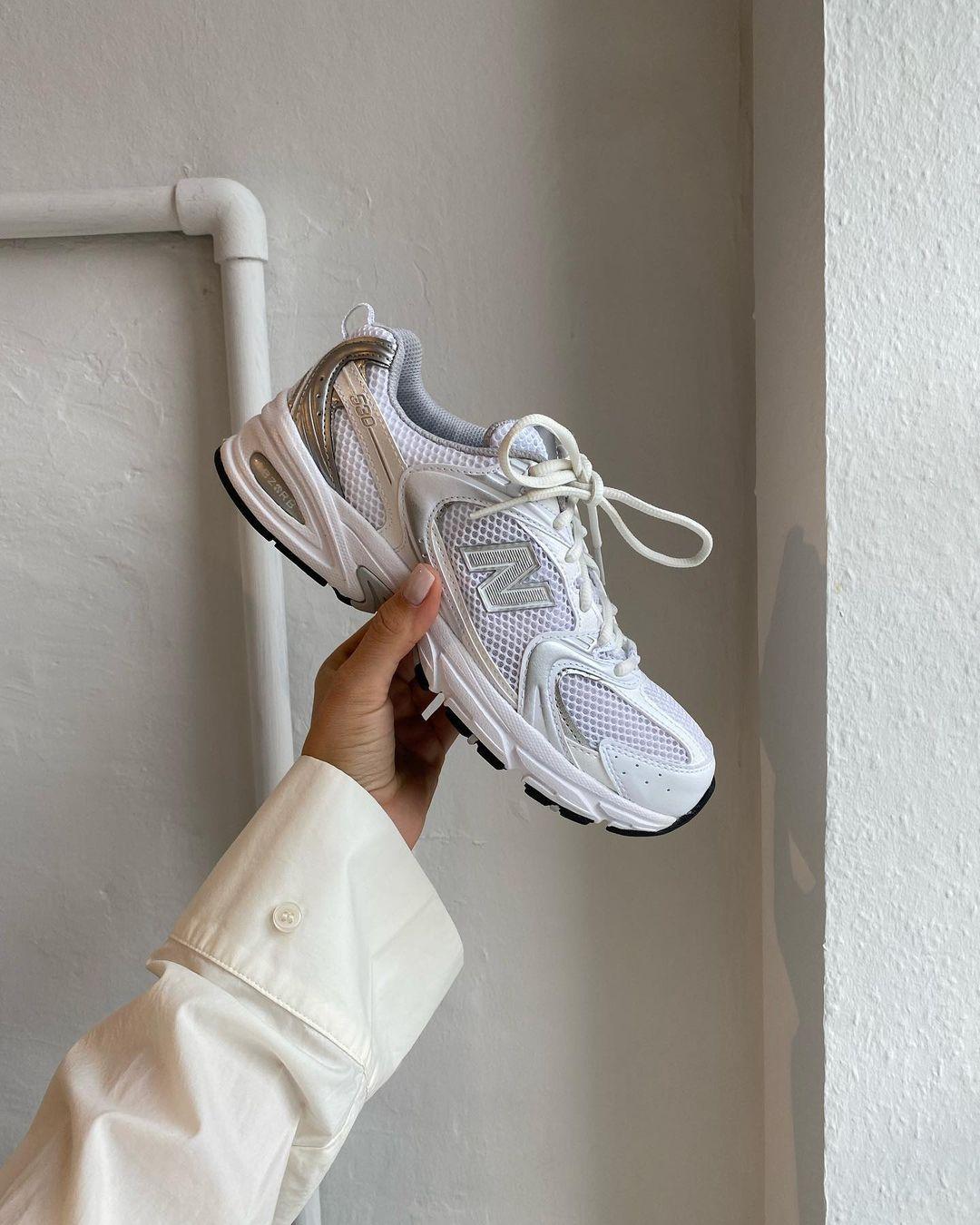 New Balance Unisex lenkkarit, NEW BALANCE 530 Hopea, Valkopohjainen Kuosi