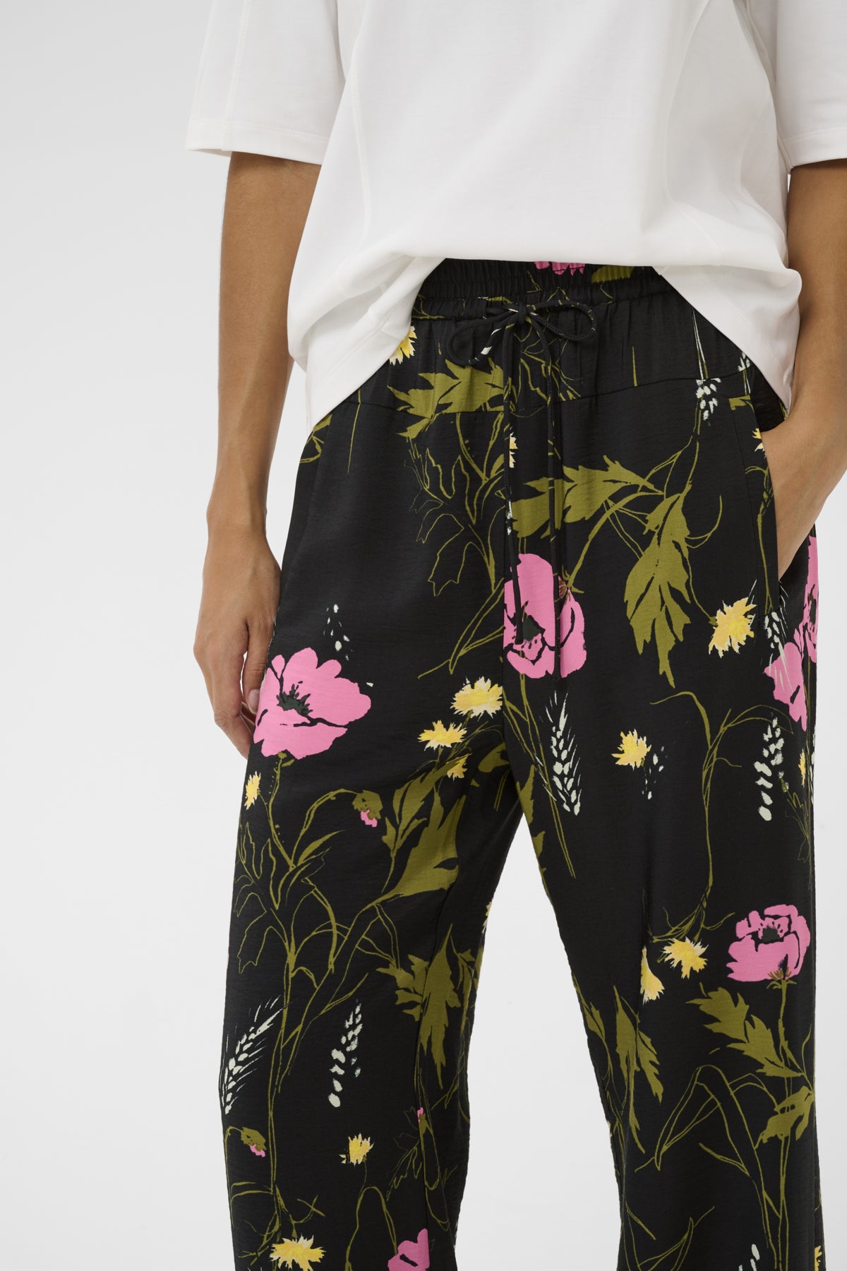 Inwear naisten housut Lucilleiw Pant, kukallinen kuosi