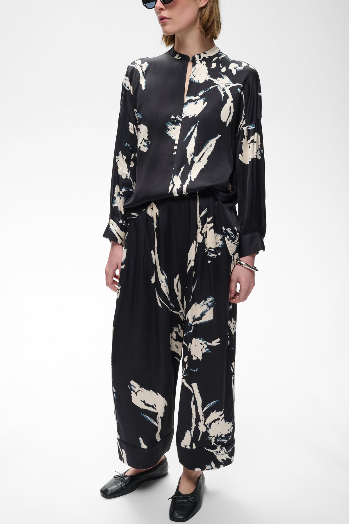 InWear naisten kangashousut MeadowIW, Black Painted Flower