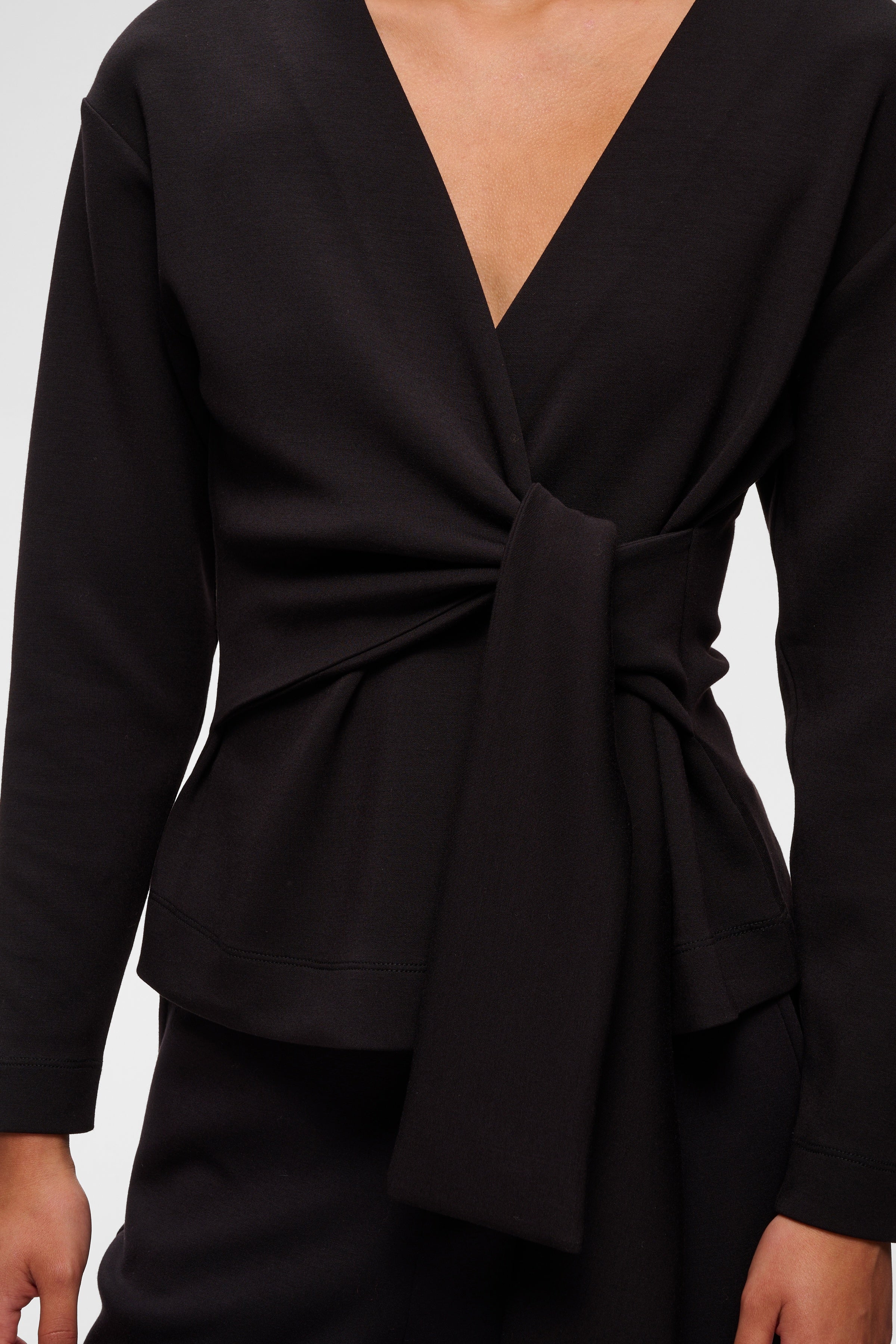 InWear naisten pusero AggieIW Vincent Knot Blouse, musta