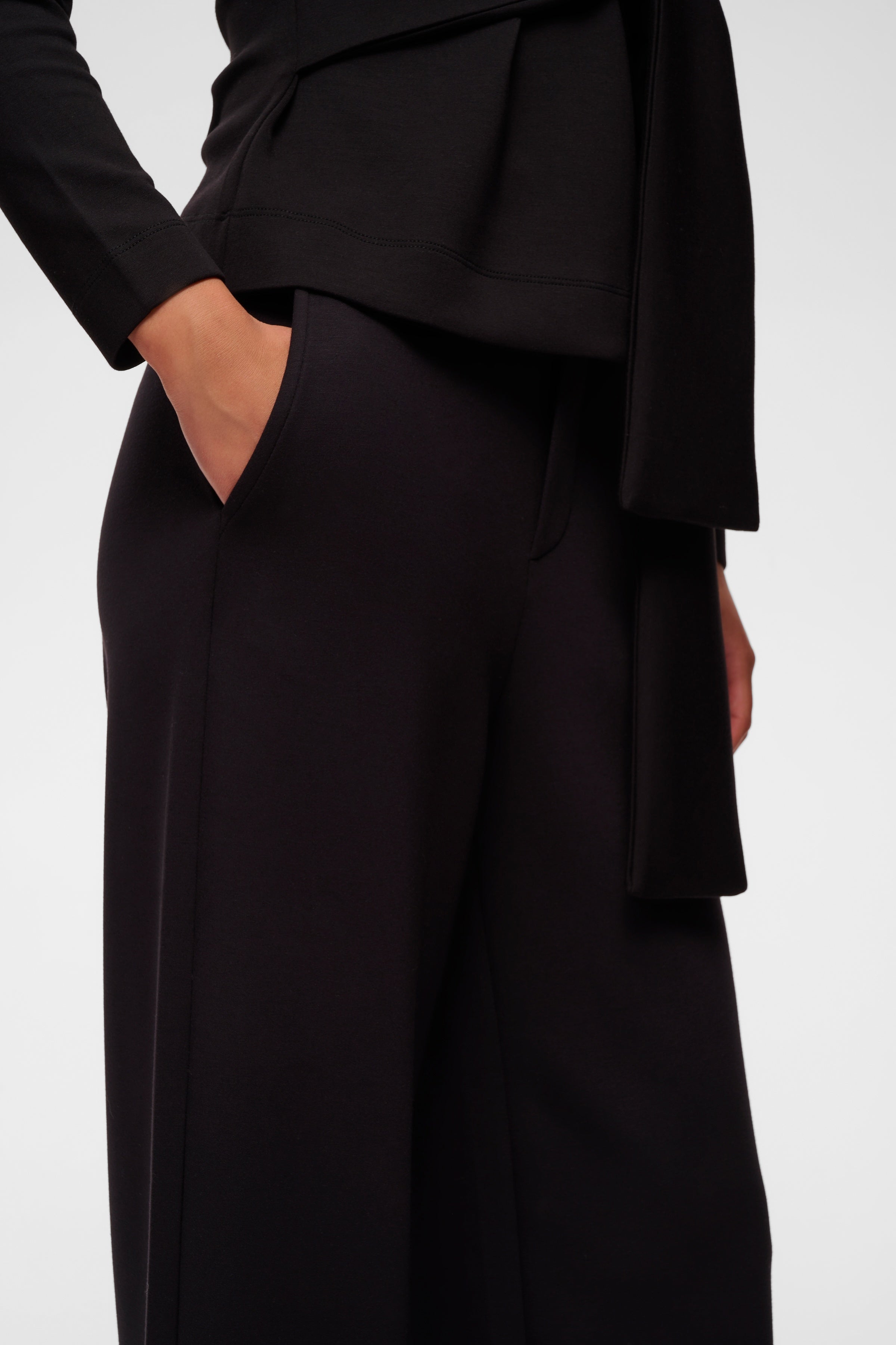 InWear naisten housut GincetteIW Cropped Pant, musta