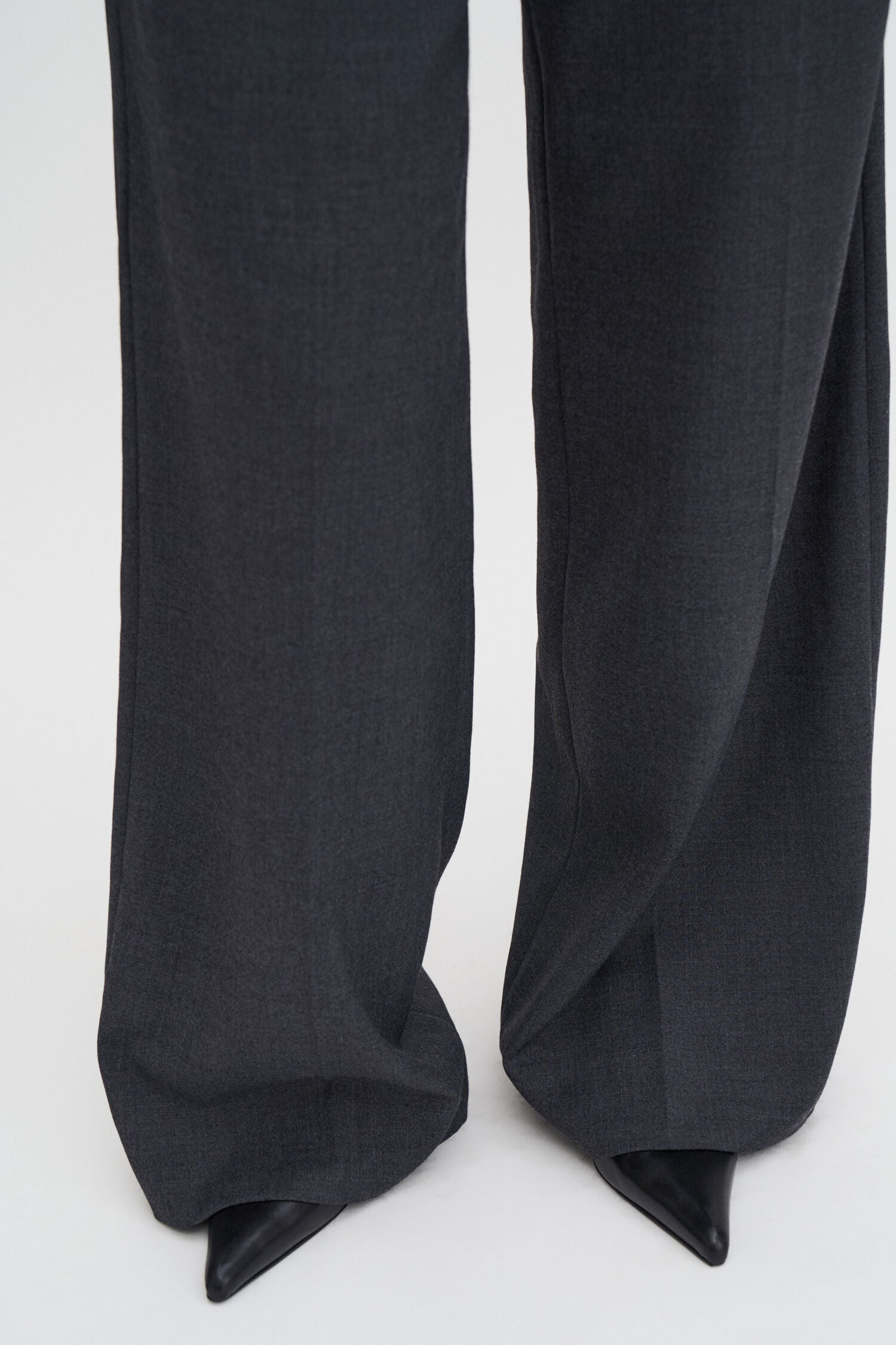 Filippa K naisten housut Darcey Wool Trousers, meleerattu grafiitti