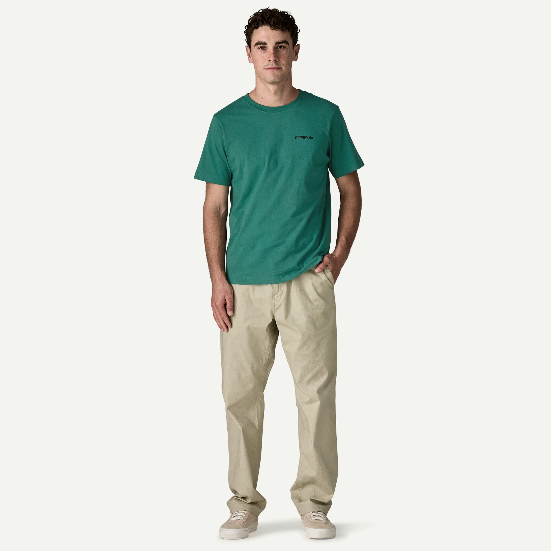 Patagonia miesten t-paita M's P-6 Logo T-Shirt, tummanvihreä