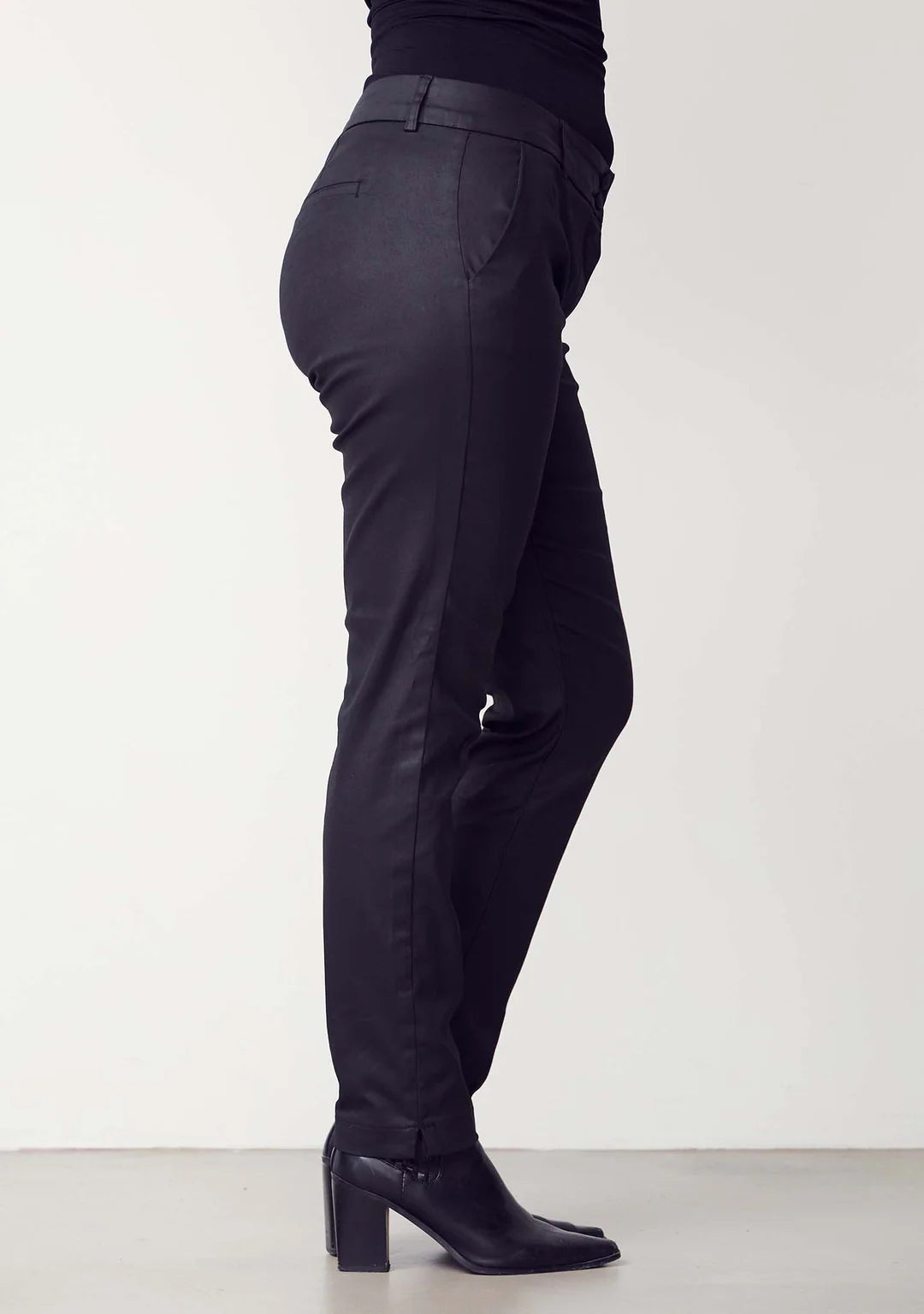 ISAY COATED PANT MUSTA