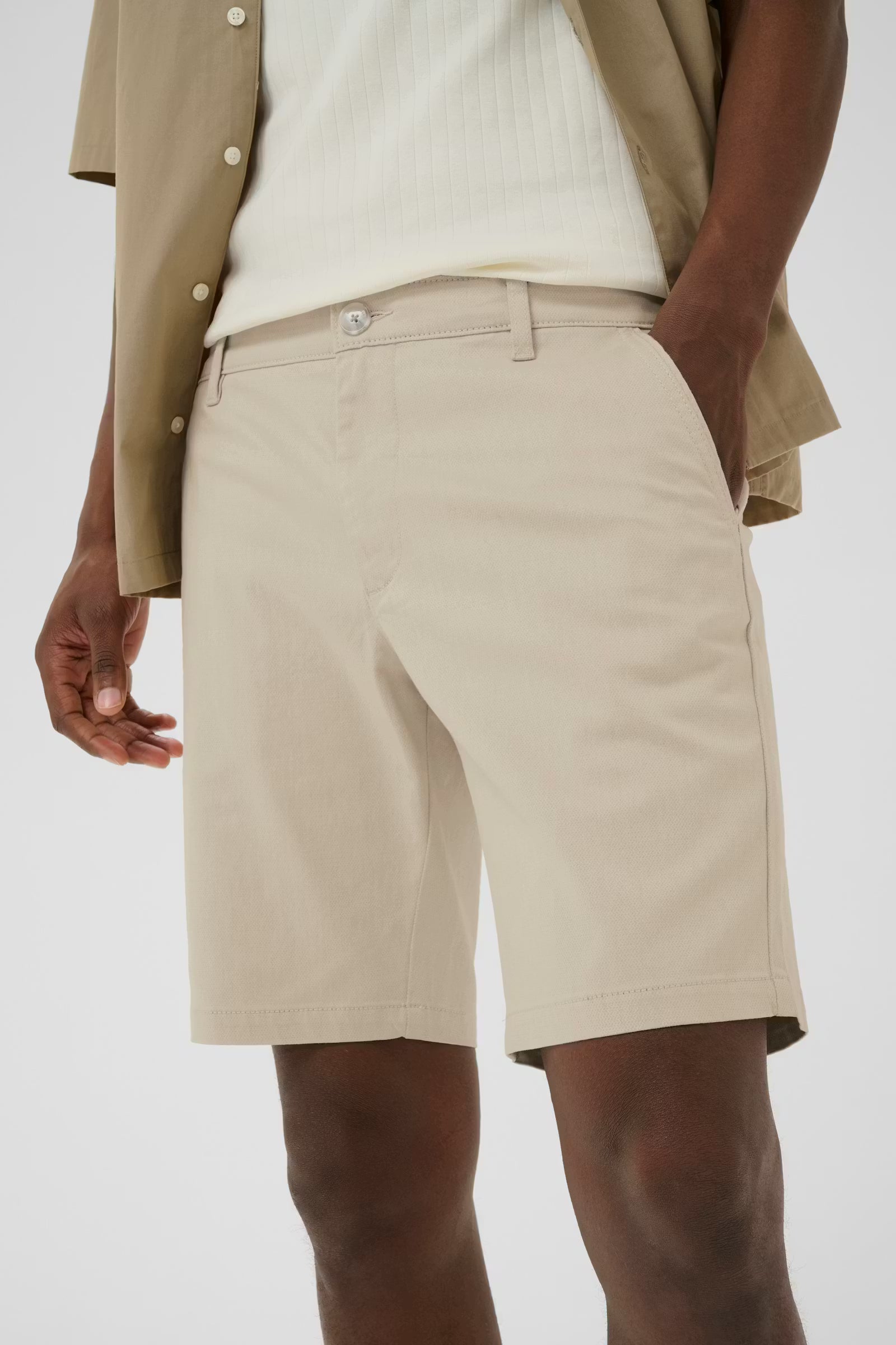 Matinique miesten shortsit Mathomas, Off White