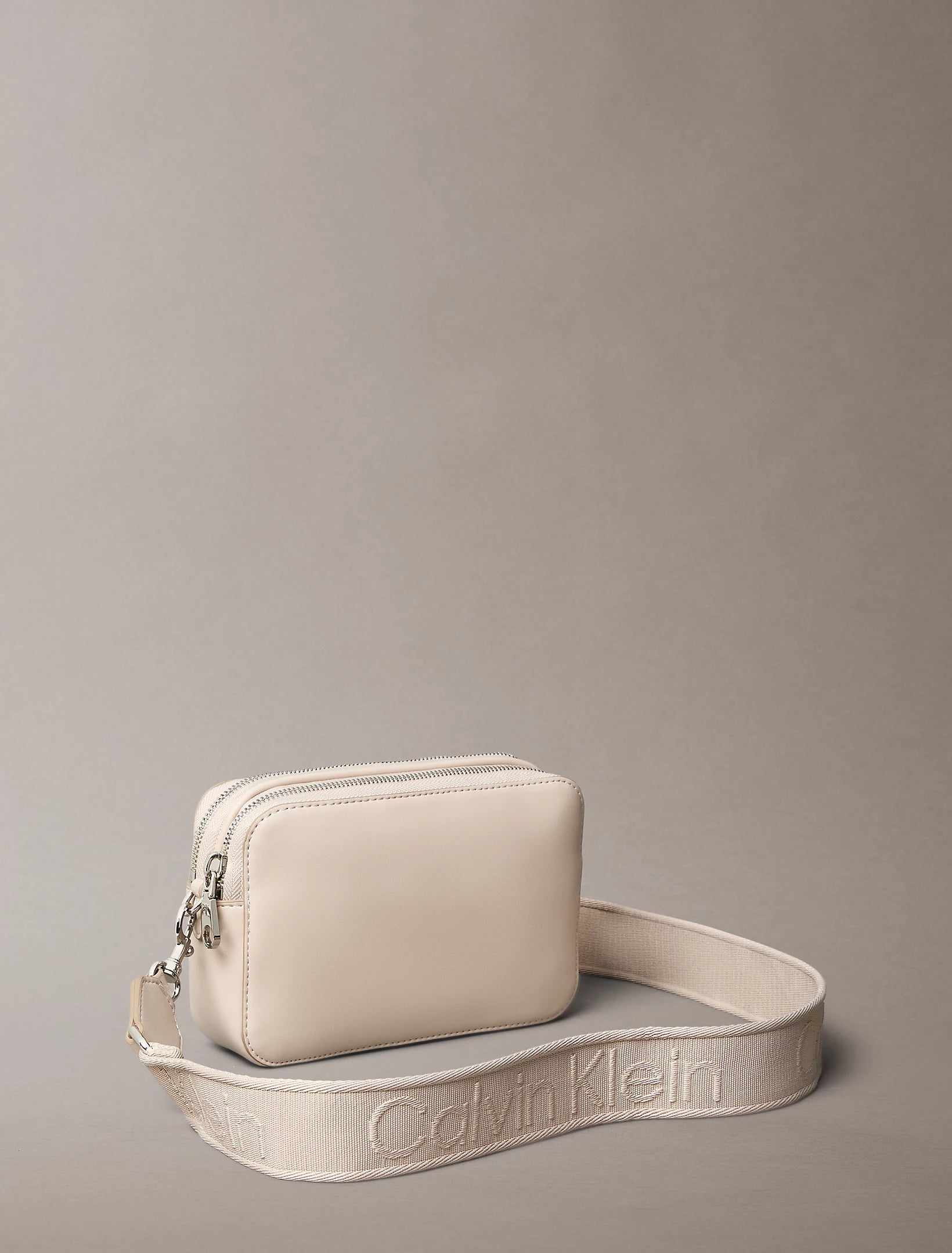 Calvin Klein Accessories naisten laukku Webbing Double Strap Camera Bag, vaalea beige