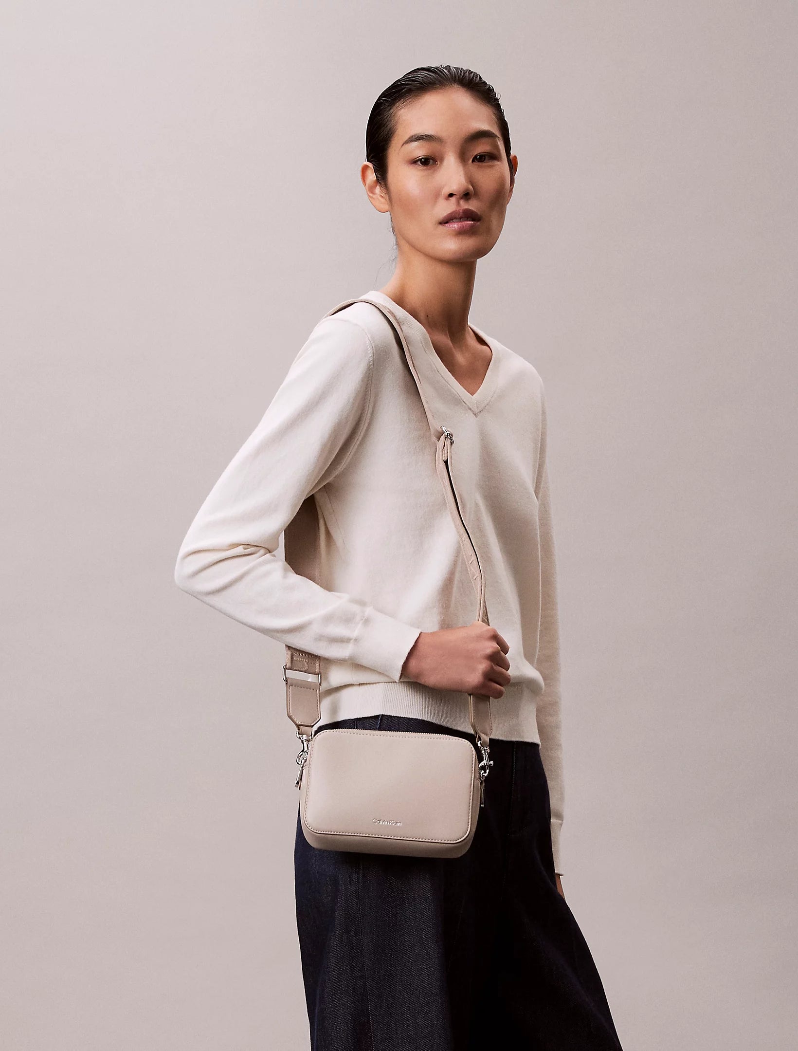 Calvin Klein Accessories naisten laukku Webbing Double Strap Camera Bag, vaalea beige