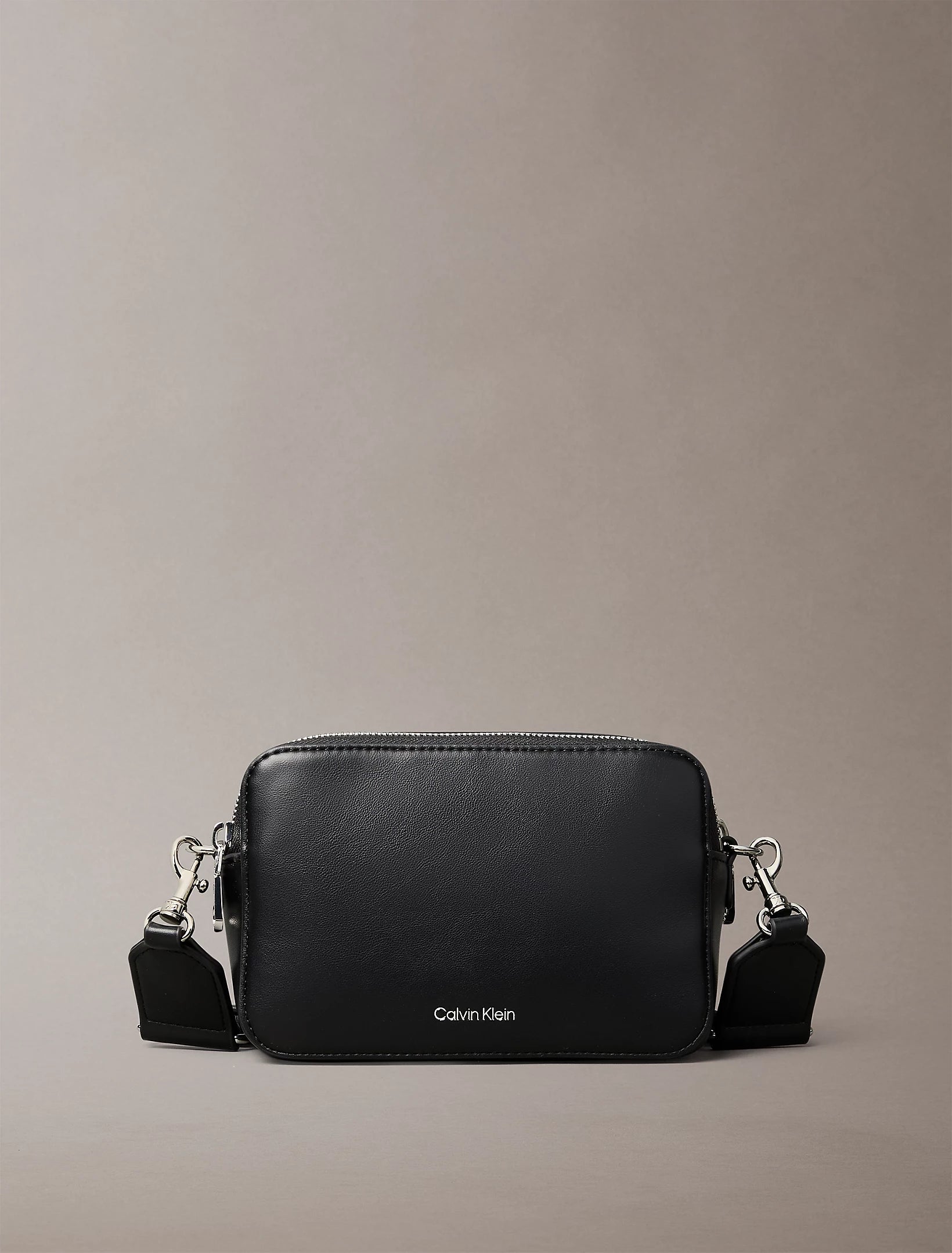 Calvin Klein Accessories naisten laukku Webbing Double Strap Camera Bag, musta