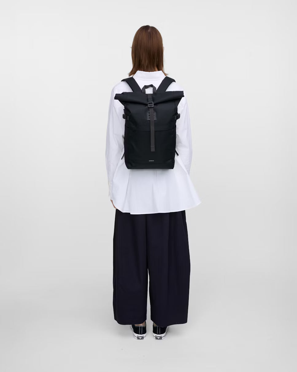 Sandqvist reppu, ICON ROLLTOP BACKPACK M Musta