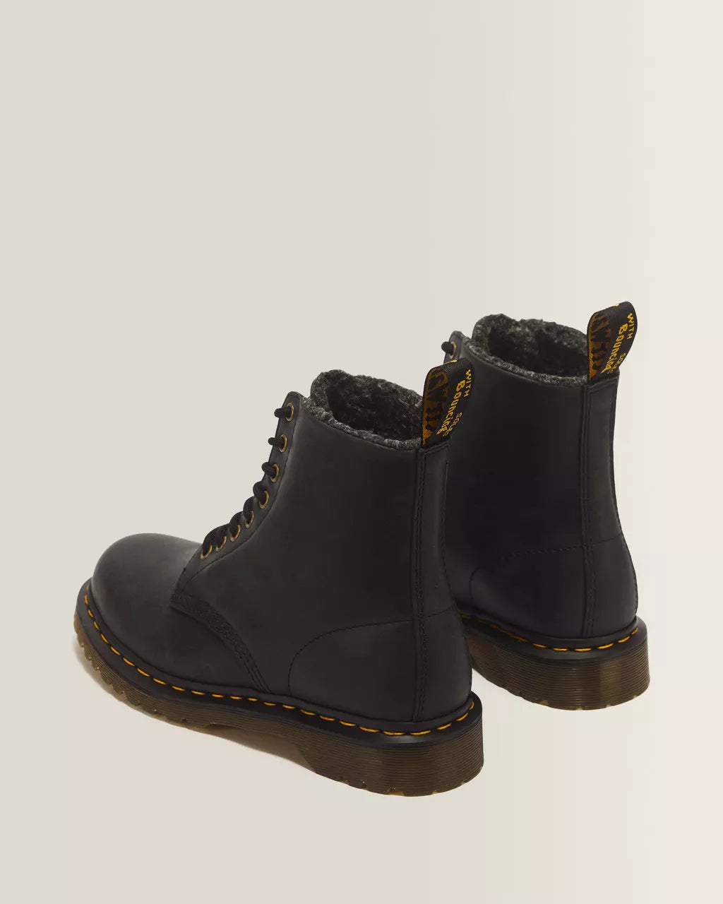 Dr. Martens miesten maiharit 1460 Faux Fur Lined Crazy Horse Leather Boots, musta