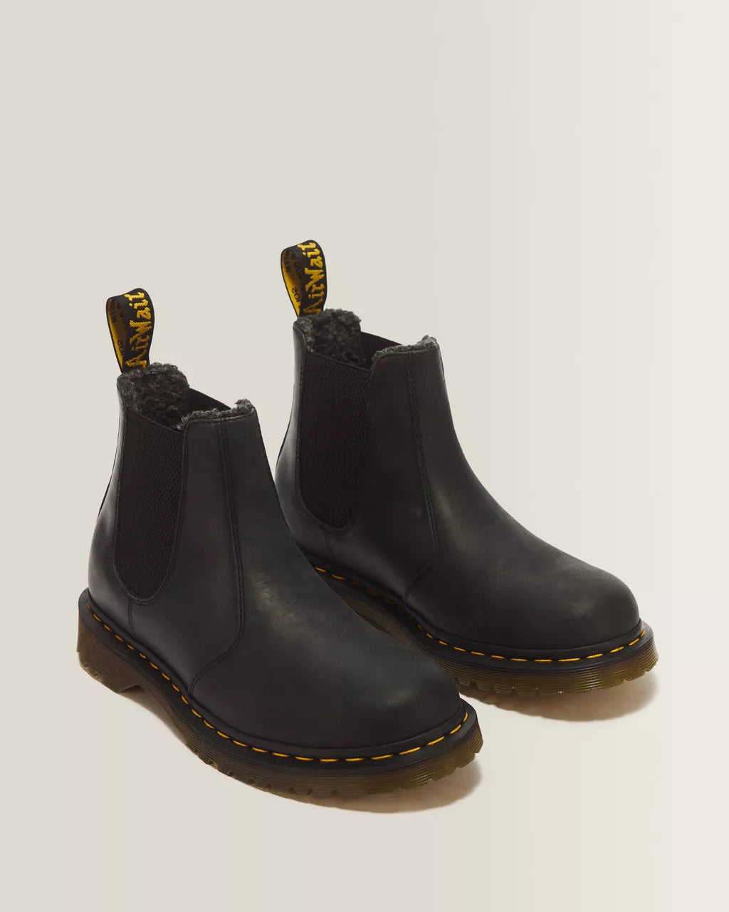 Dr. Martens miesten nilkkurit 2976 Faux Fur Lined Grizzly Leather Chelsea, musta
