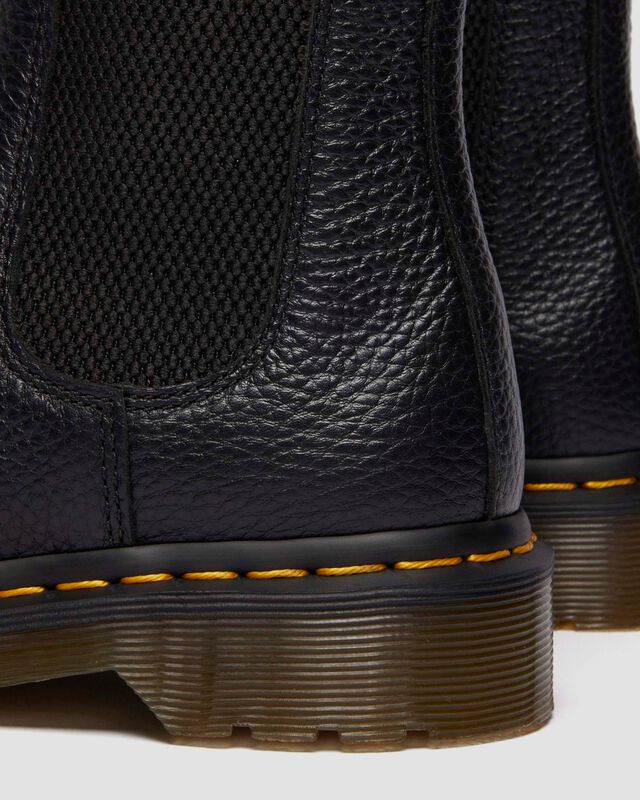 Dr. Martens naisten nilkkurit 2976 Hi Chelsea, musta