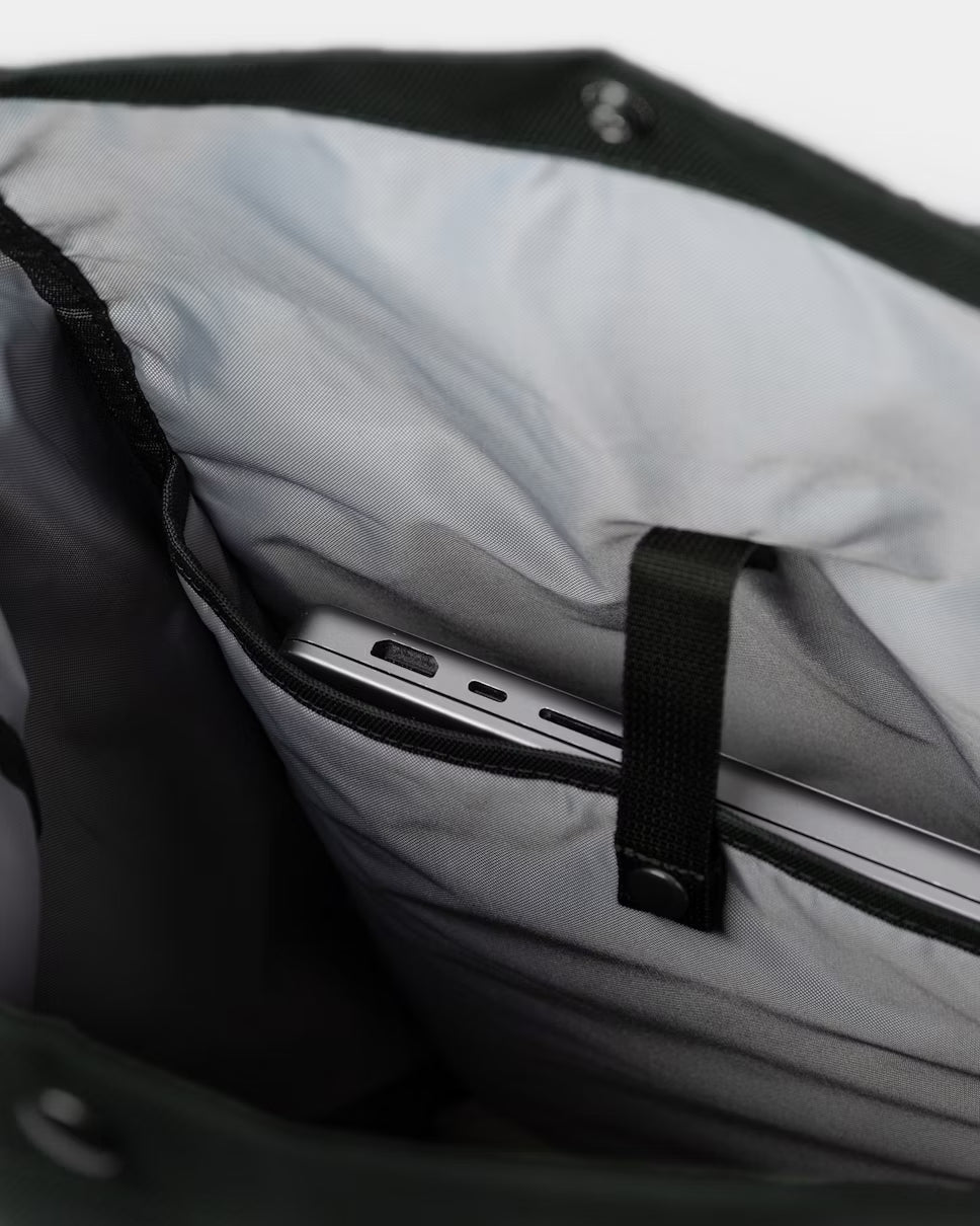 Sandqvist reppu, GROUND ROLLTOP BACKPACK L Musta