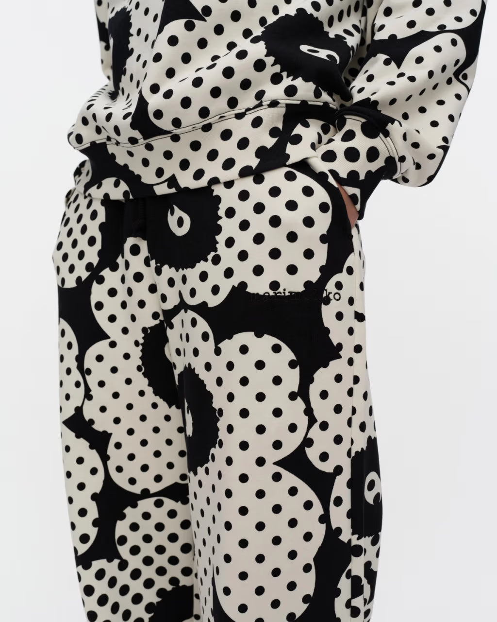Marimekko naisten collegehousut Varret Unikko, musta kuosi