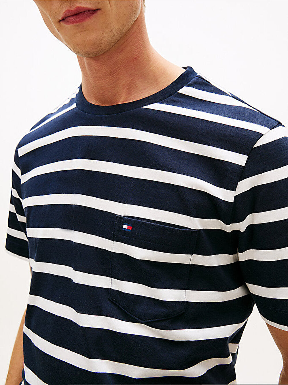 Tommy Hilfiger miesten t-paita Essential Regular Fit Stripe Pocket Tee, raidallinen sininen