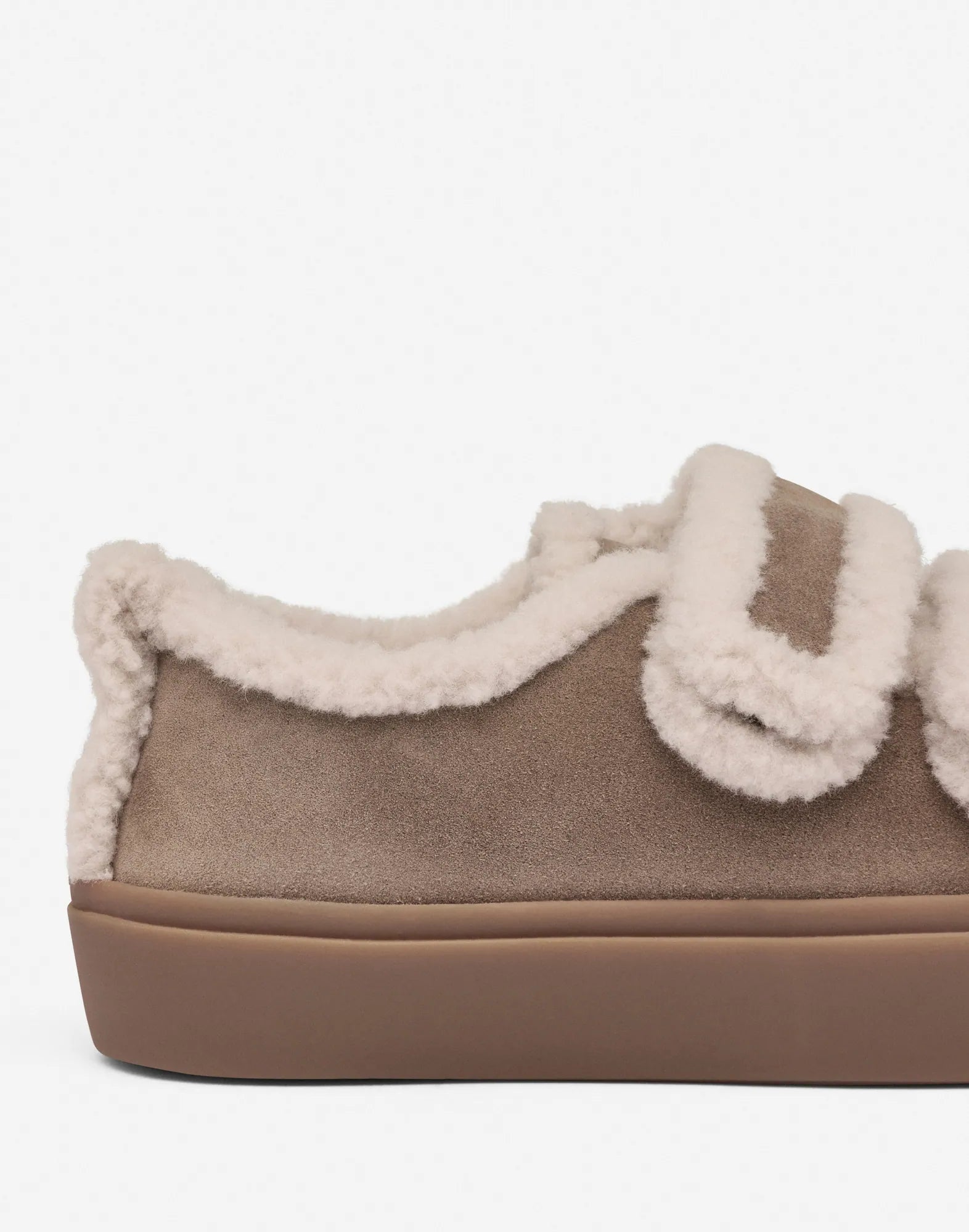 Inuikii naisten tennarit Shearling Low Velcro, ruskeanharmaa