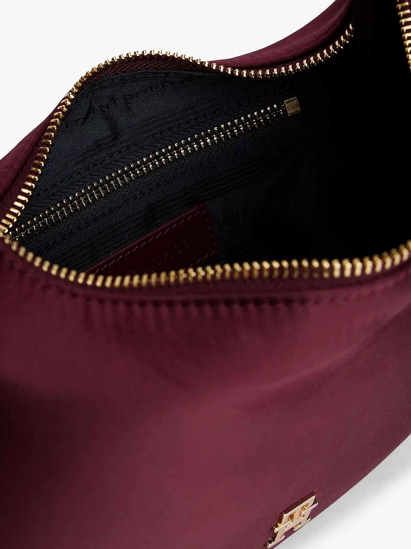 Tommy Hilfiger naisten laukku TH BRIGHT BRACELET HOBO SATIN, viininpunainen