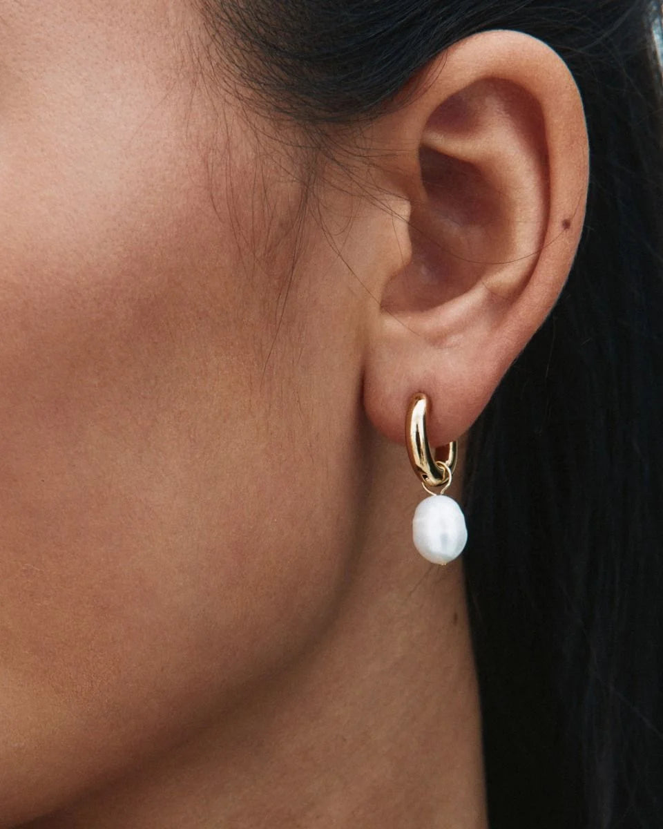 Edblad korvakorut Perla Hoops L Gold, Gold pleated