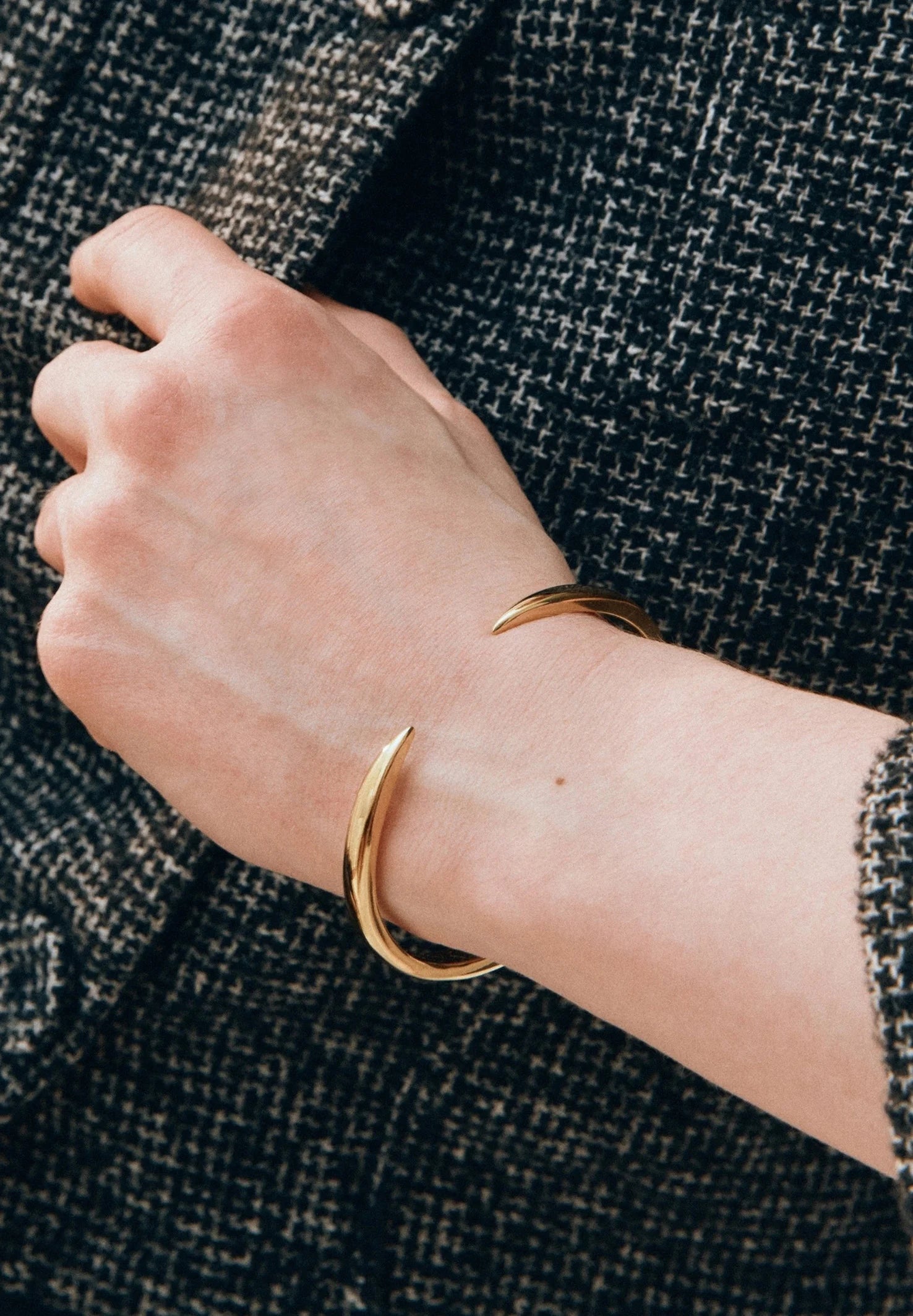 Edblad rannekoru, CREST BANGLE GOLD Kullankeltainen