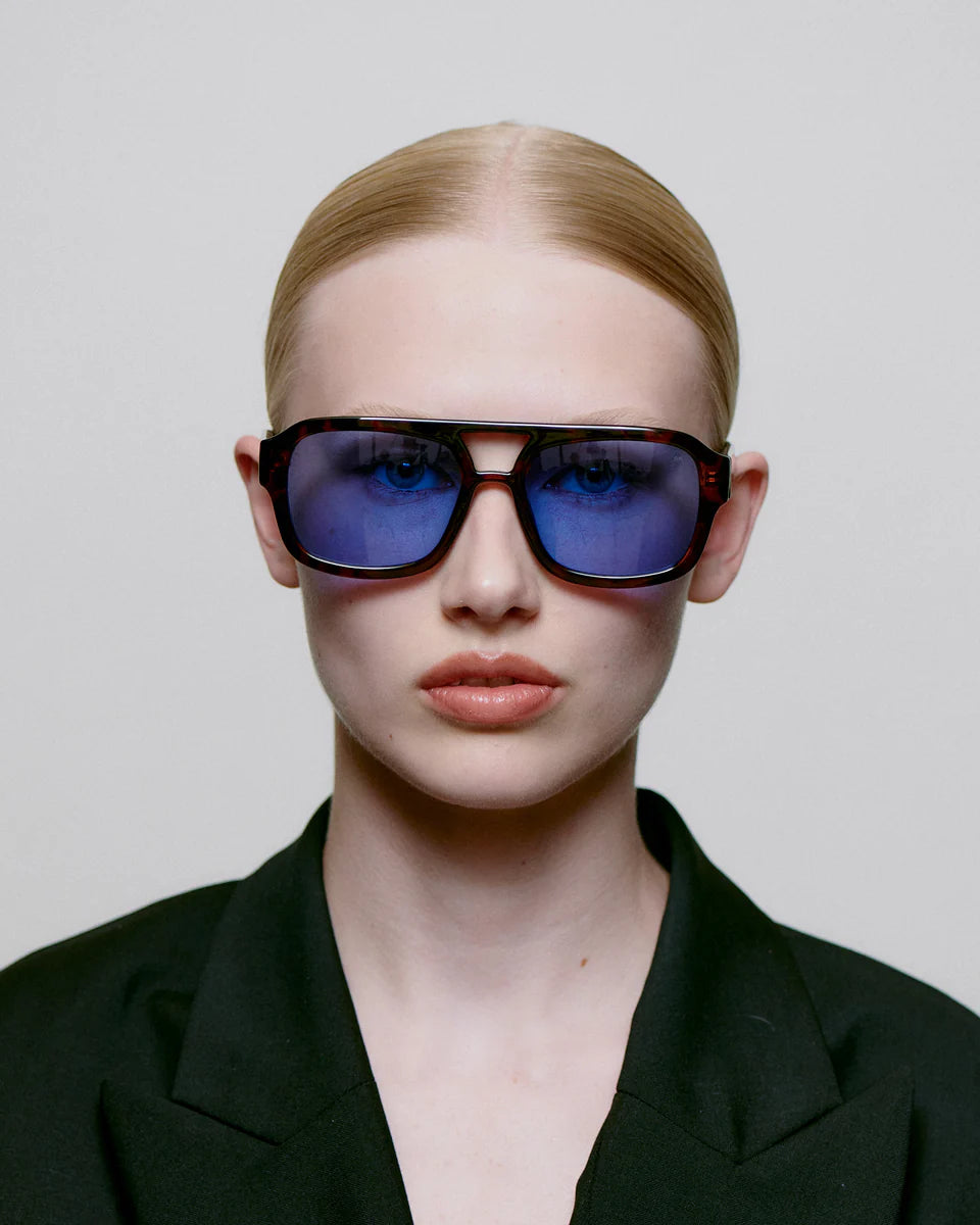 A.Kjaerbede Unisex aurinkolasit Kaya, sininen kuosi