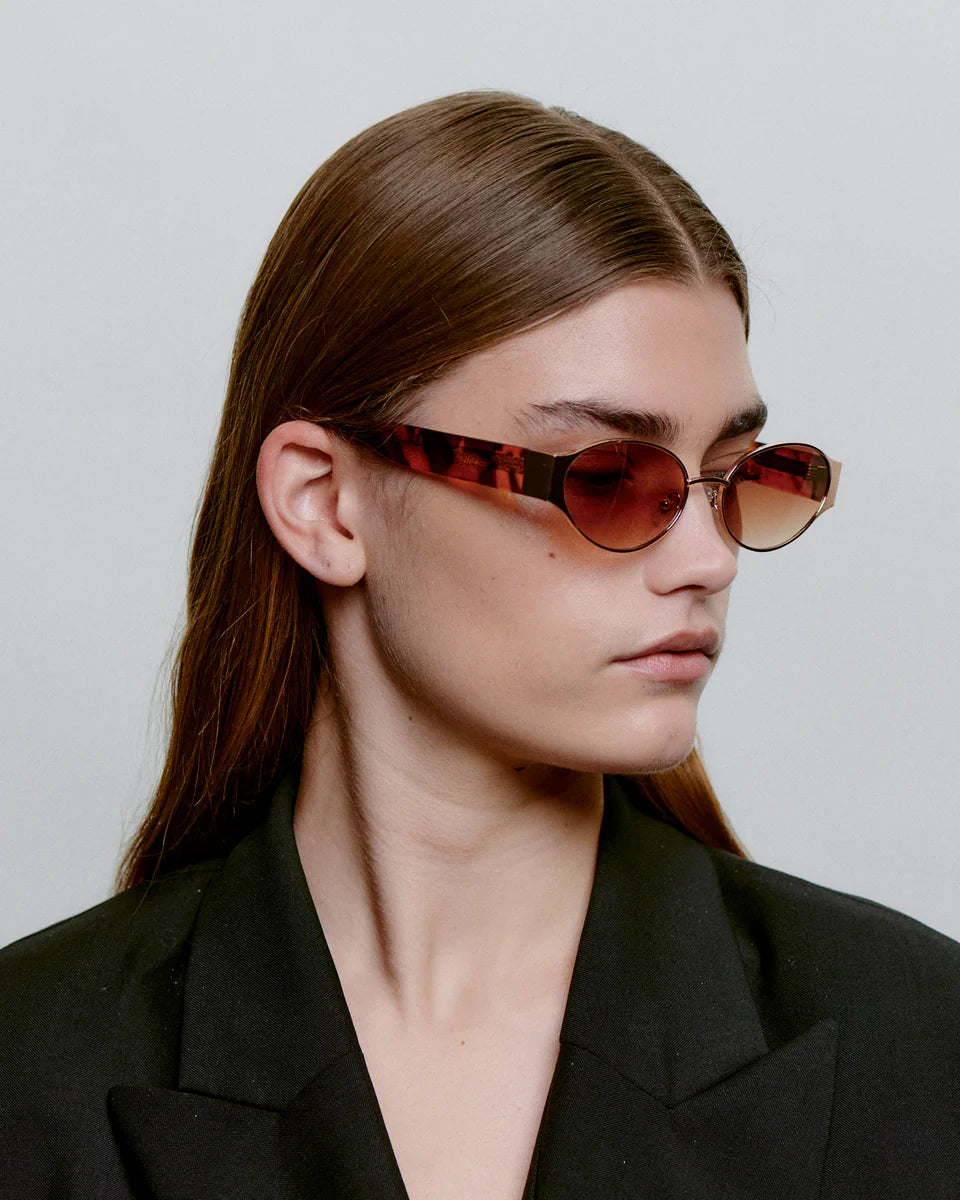 A.Kjaerbede unisex aurinkolasit Bella, ruskea kuosillinen