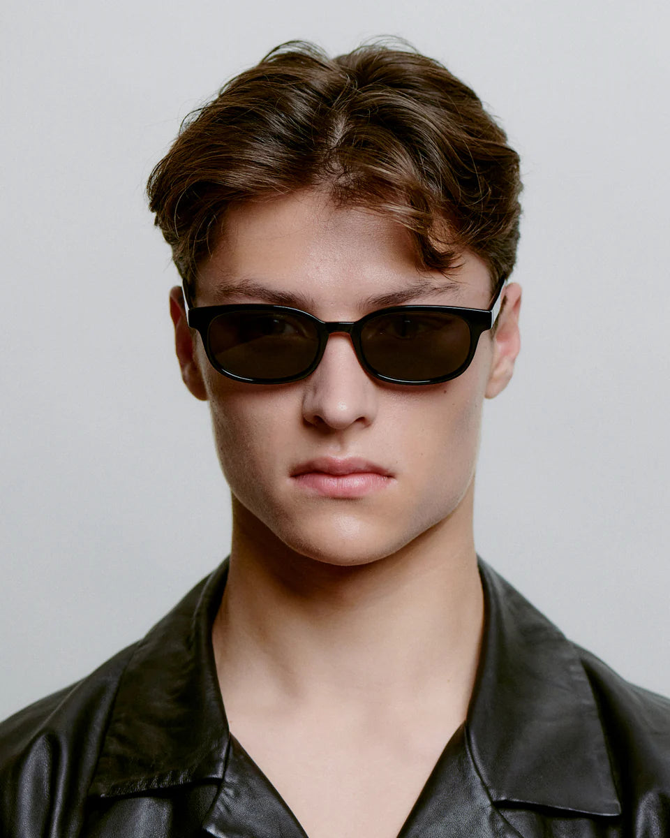 A.Kjaerbede unisex aurinkolasit Charlie, musta