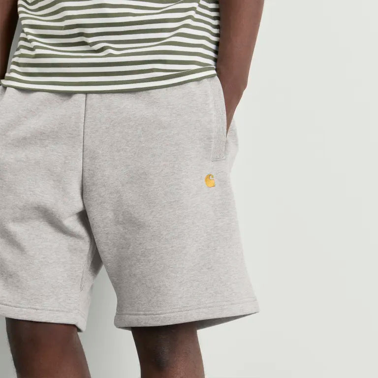 Carhartt miesten collegeshortsit Chase Sweat Short, vaaleanharmaa meleerattu
