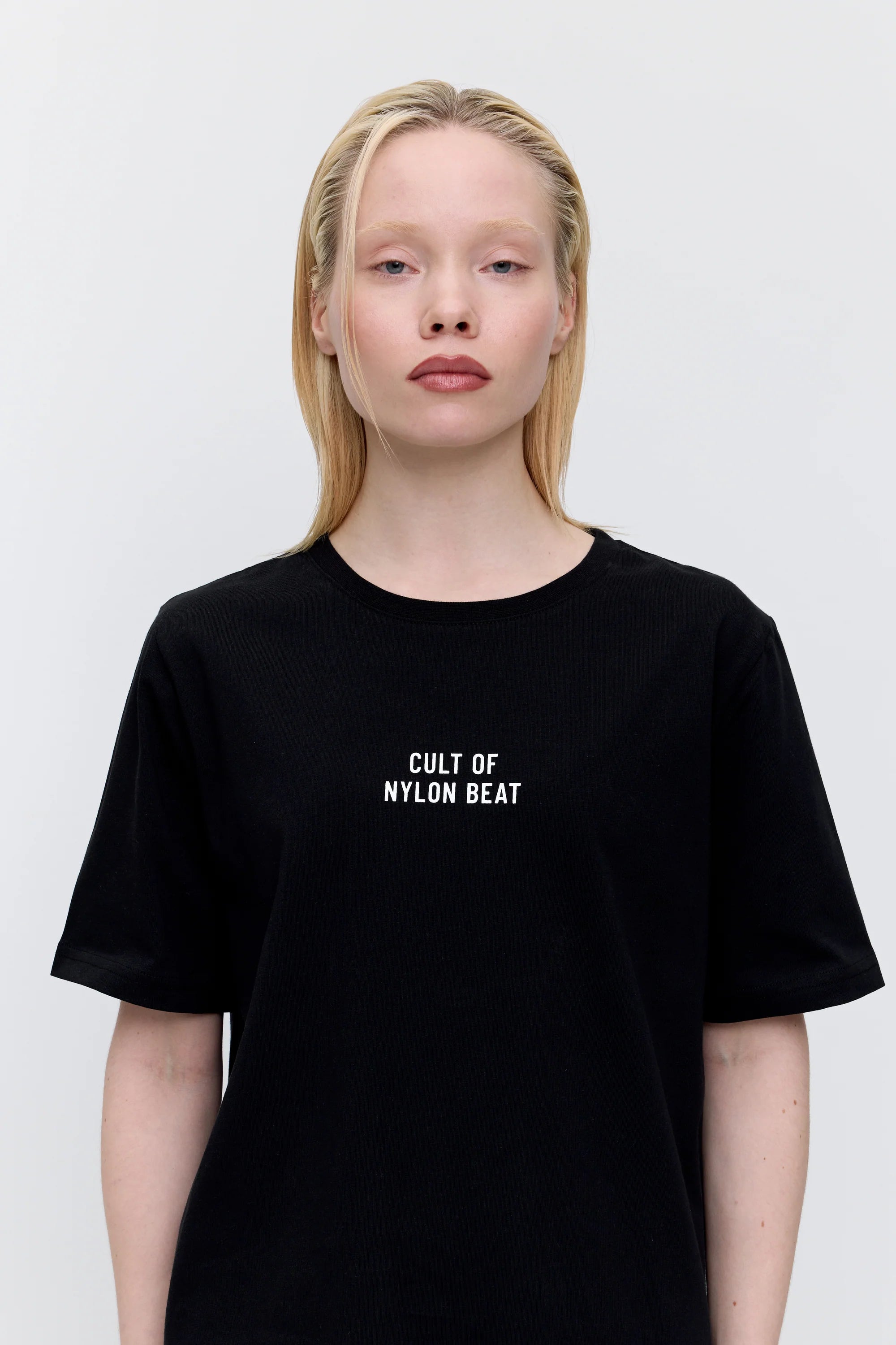 Makia x Nylon Beat t-paita Cult T-shirt, musta
