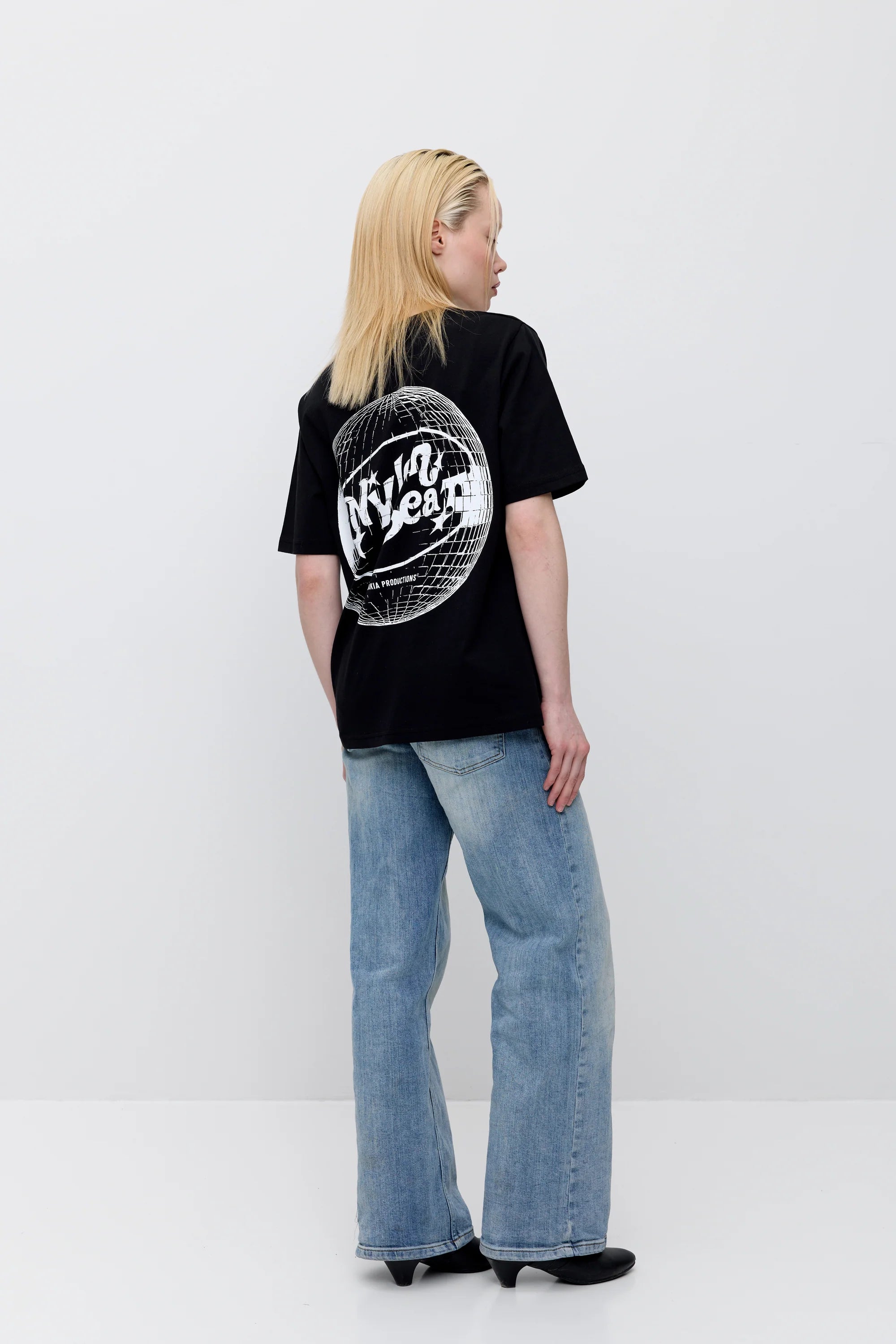 Makia x Nylon Beat t-paita Cult T-shirt, musta