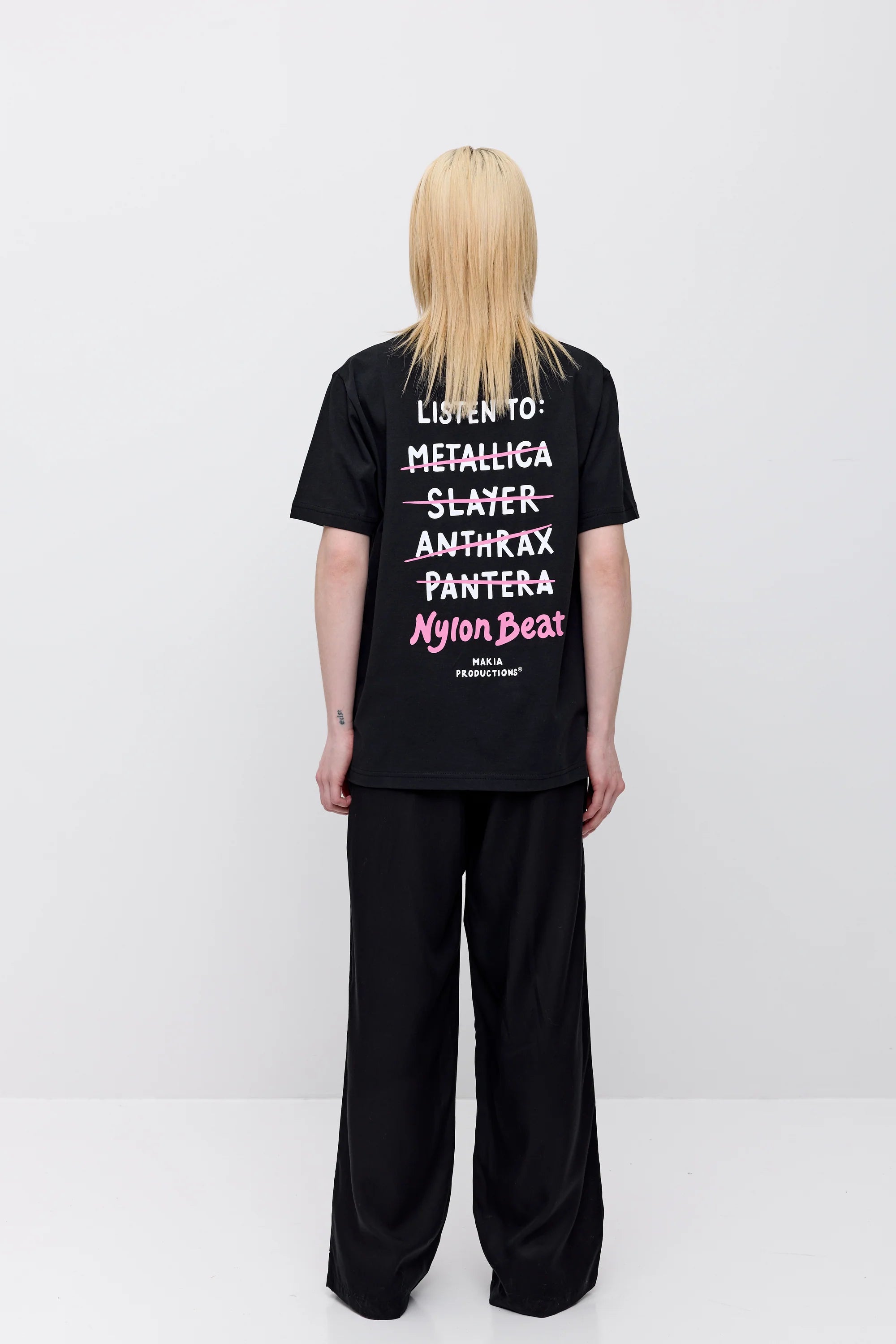 Makia x Nylon Beat t-paita Listen to T-shirt, musta