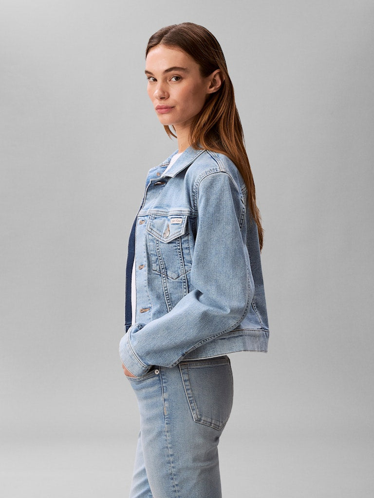 Calvin Klein Jeans naisten farkkutakki LS Classic Trucker Coastal Light, sininen indigo