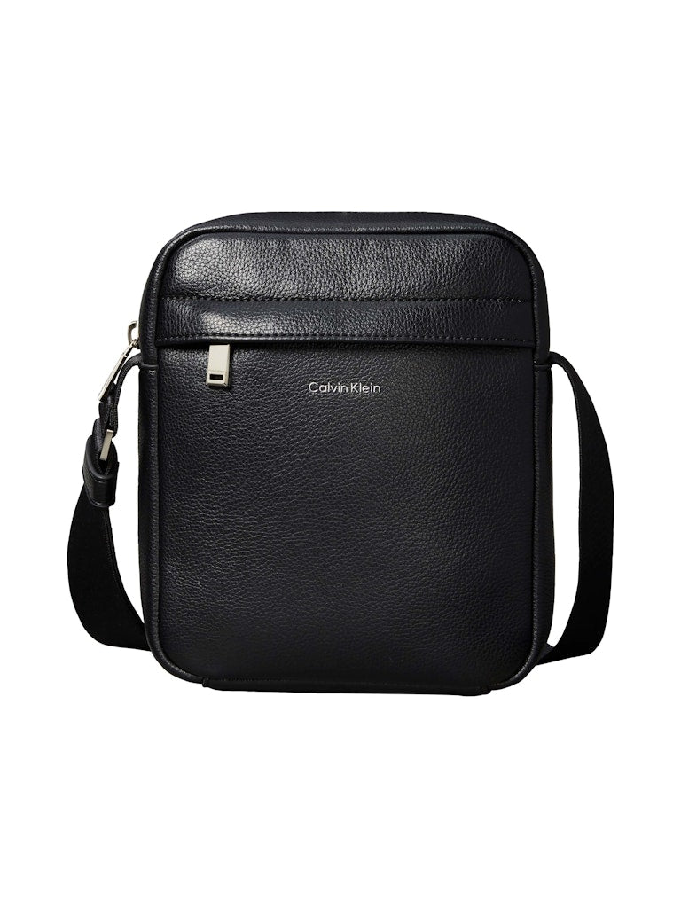 Calvin Klein Jeans laukku Raides Reporter, musta