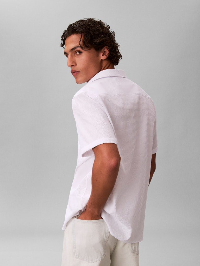 Calvin Klein Menswear miesten paita SS Solid Seersucker Classic Shirt, valkoinen