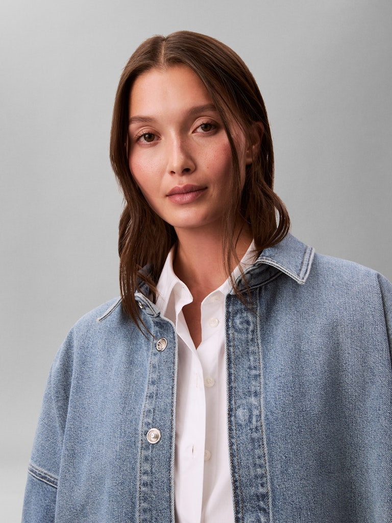 Calvin Klein Jeans naisten farkkupaita DENIM BOYFRIEND SHIRT OVERNIGHT, sininen
